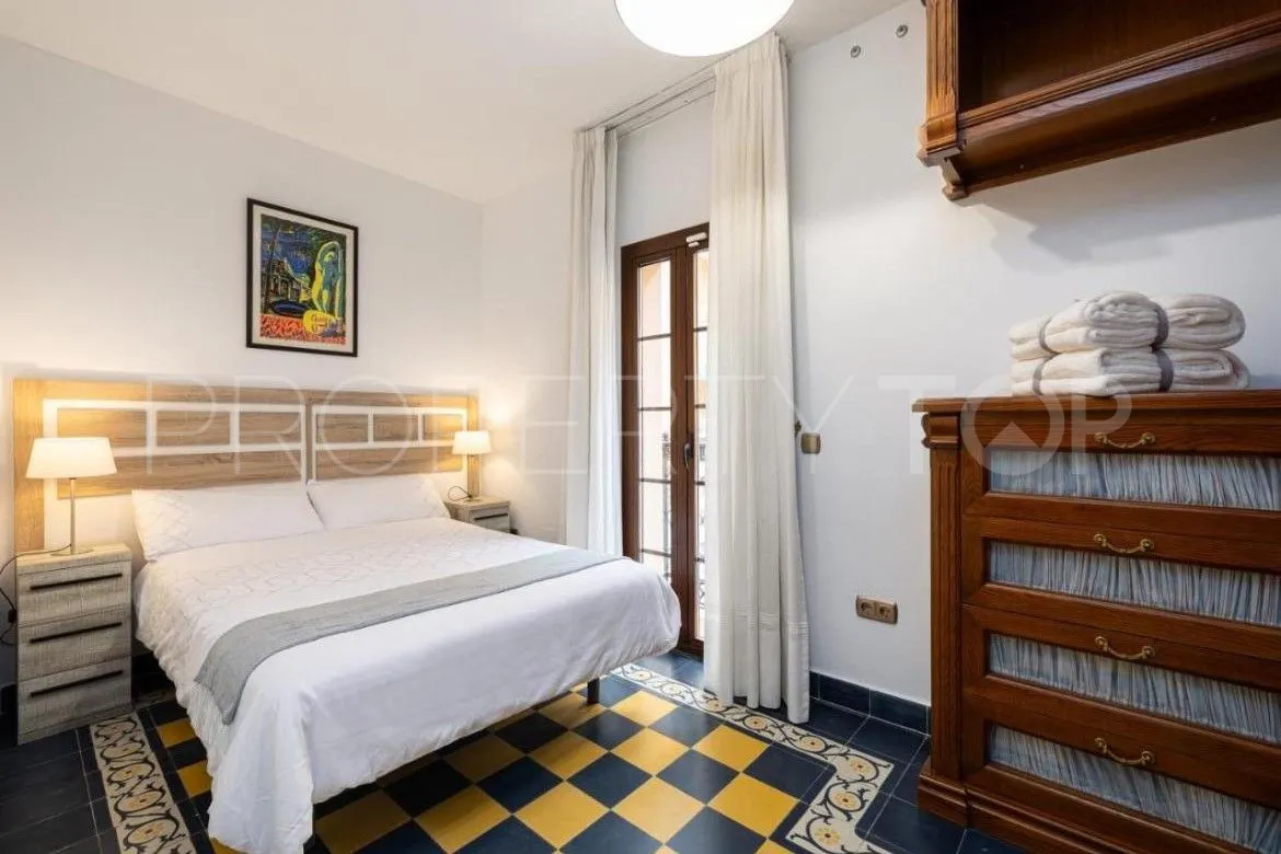 Buy house with 5 bedrooms in Fuengirola Centro