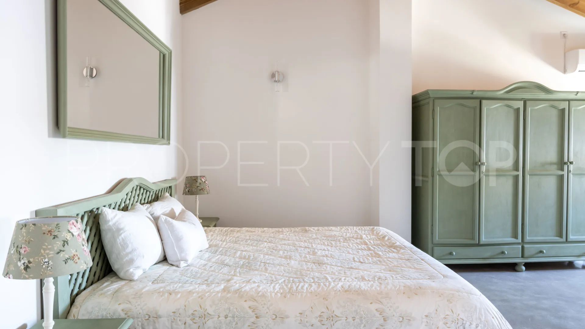 For sale villa in Antequera with 7 bedrooms
