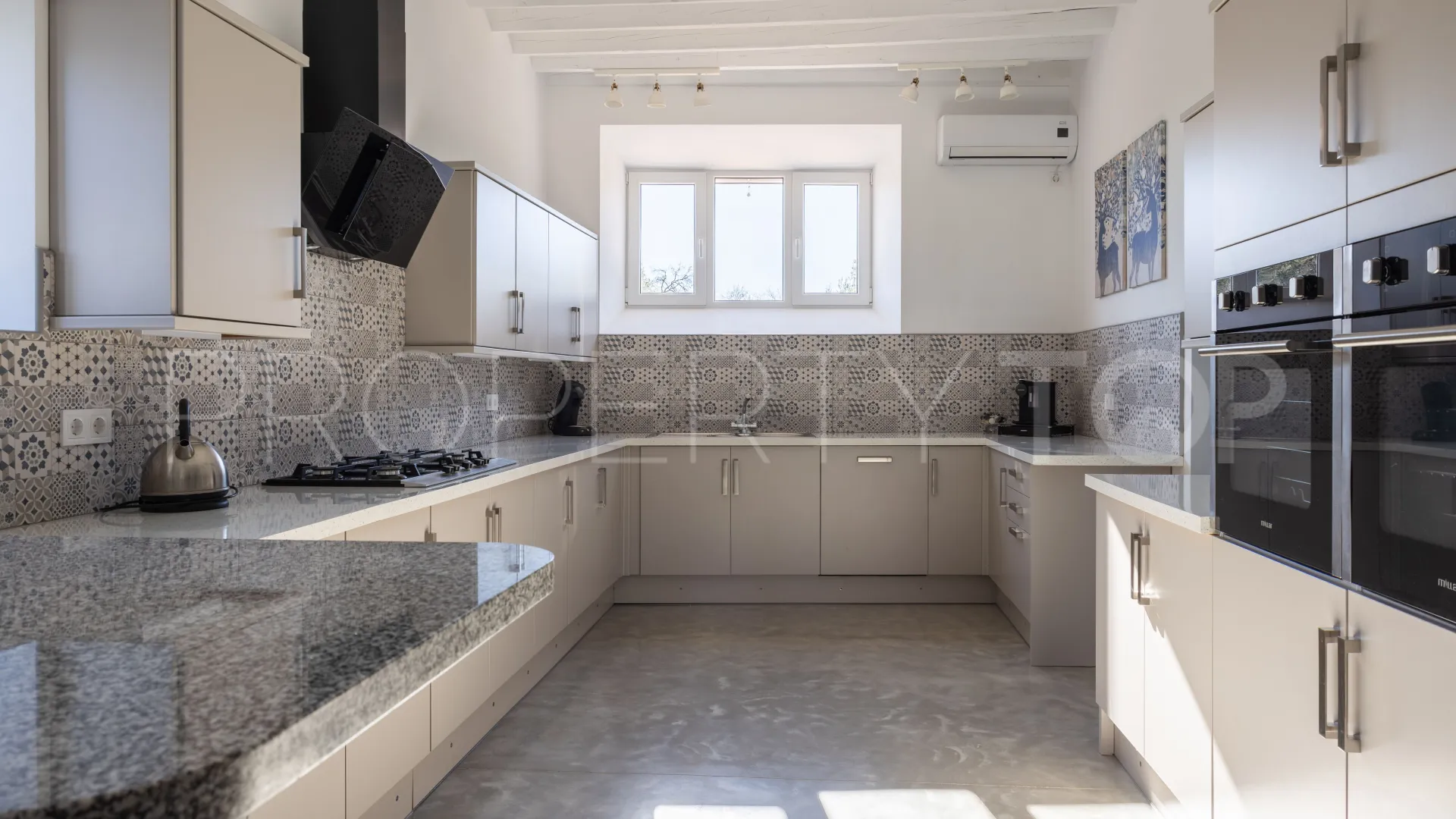For sale villa in Antequera with 7 bedrooms