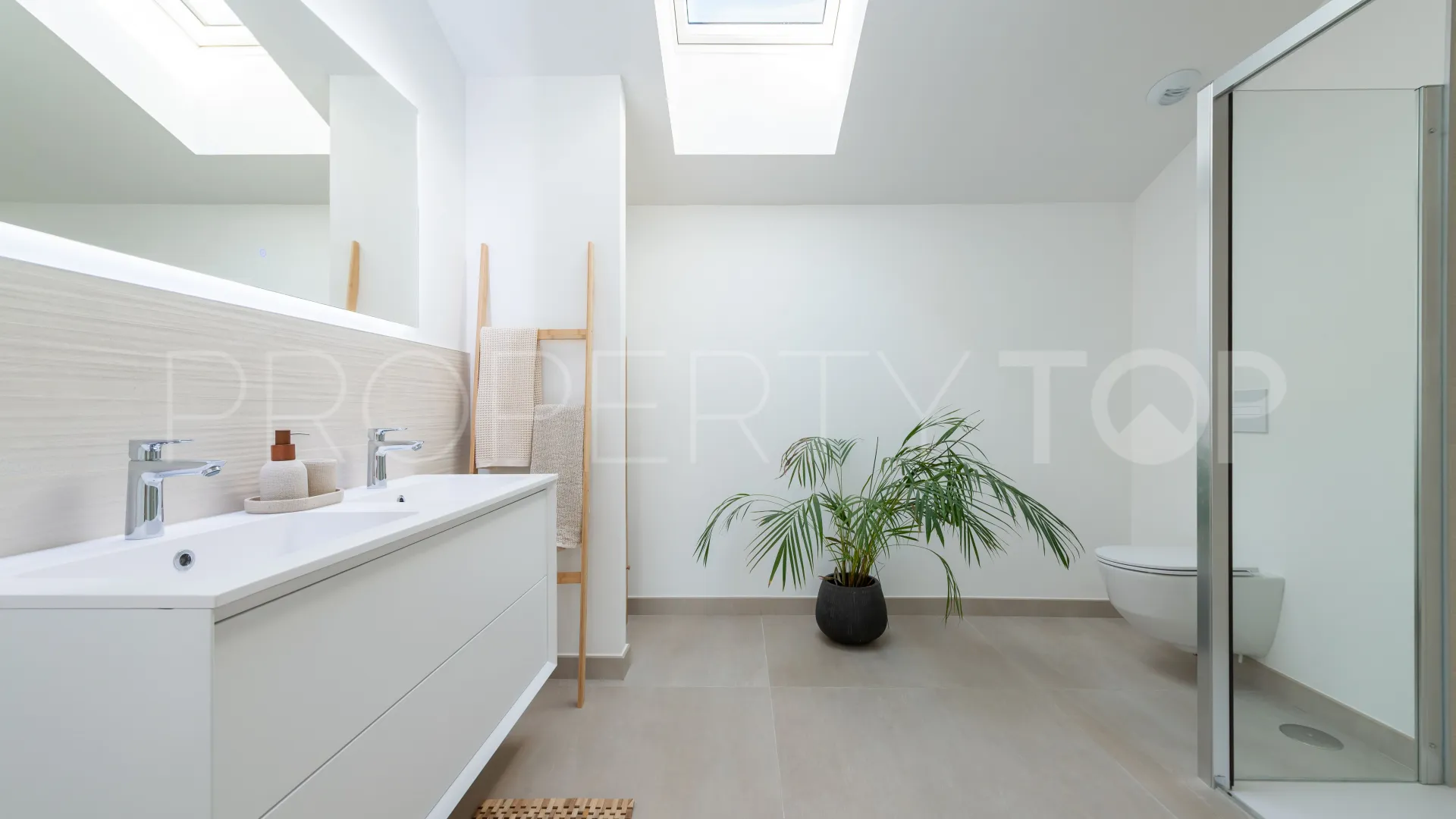 For sale penthouse in El Higueron