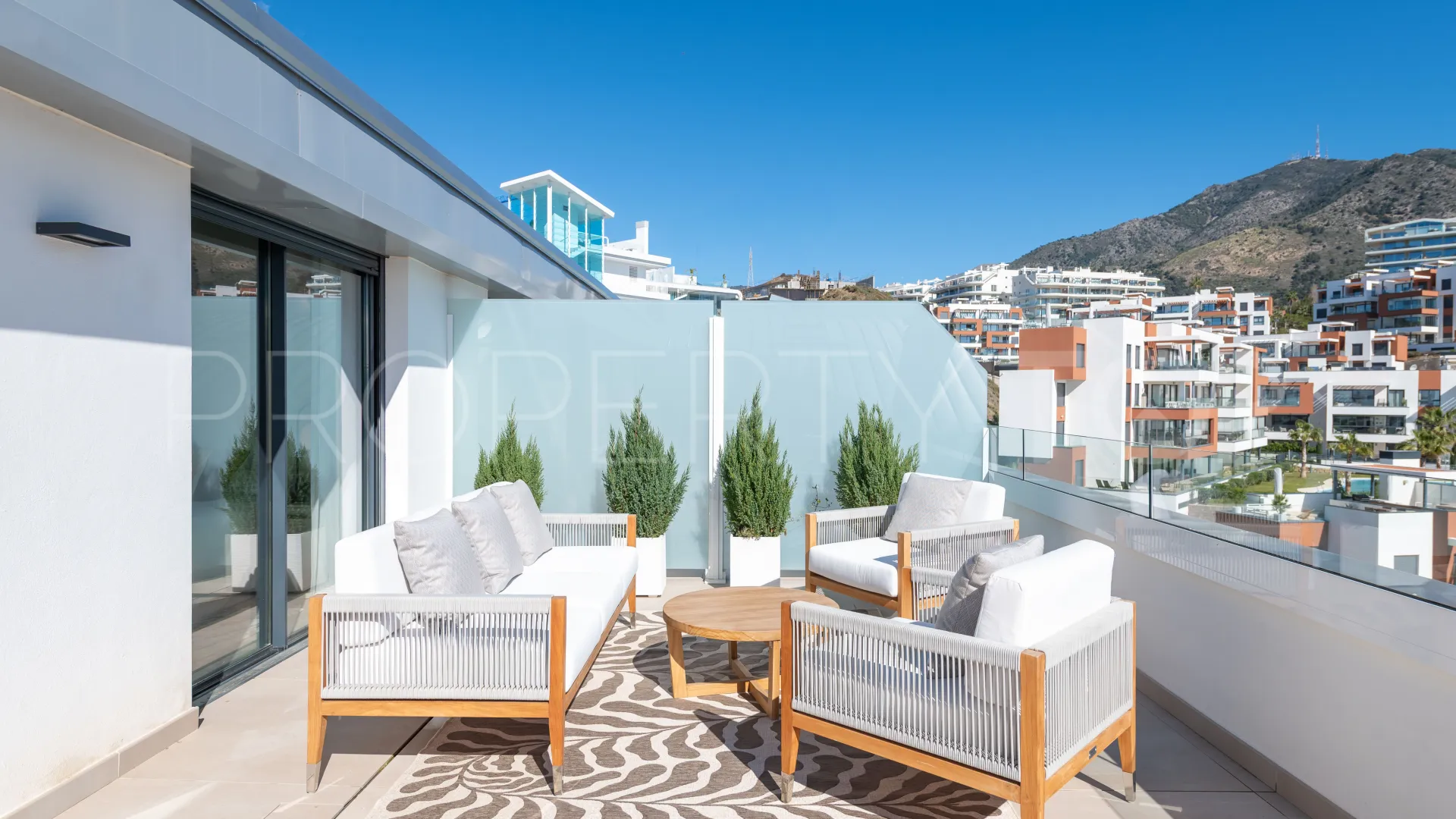 For sale penthouse in El Higueron