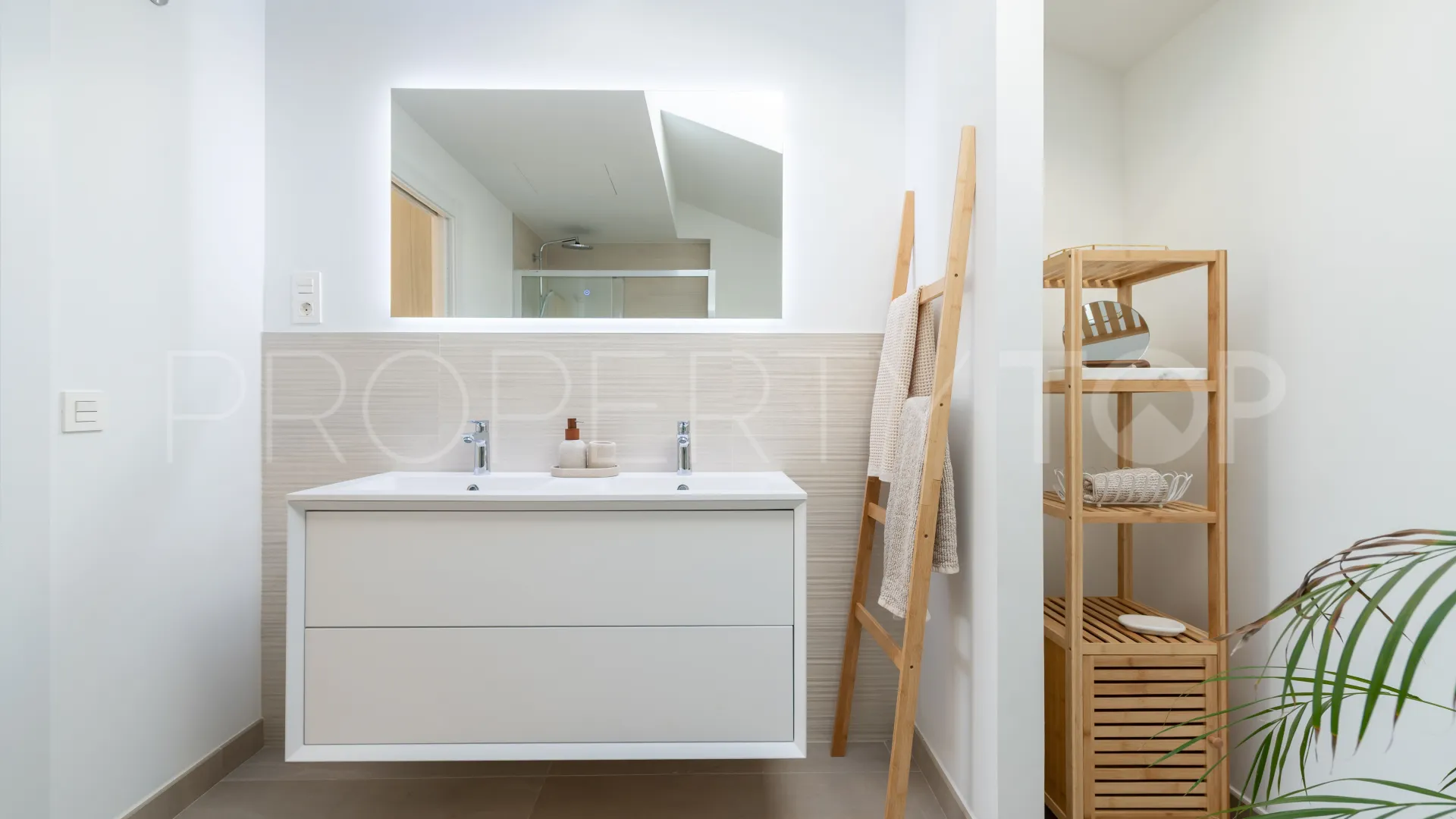 For sale penthouse in El Higueron
