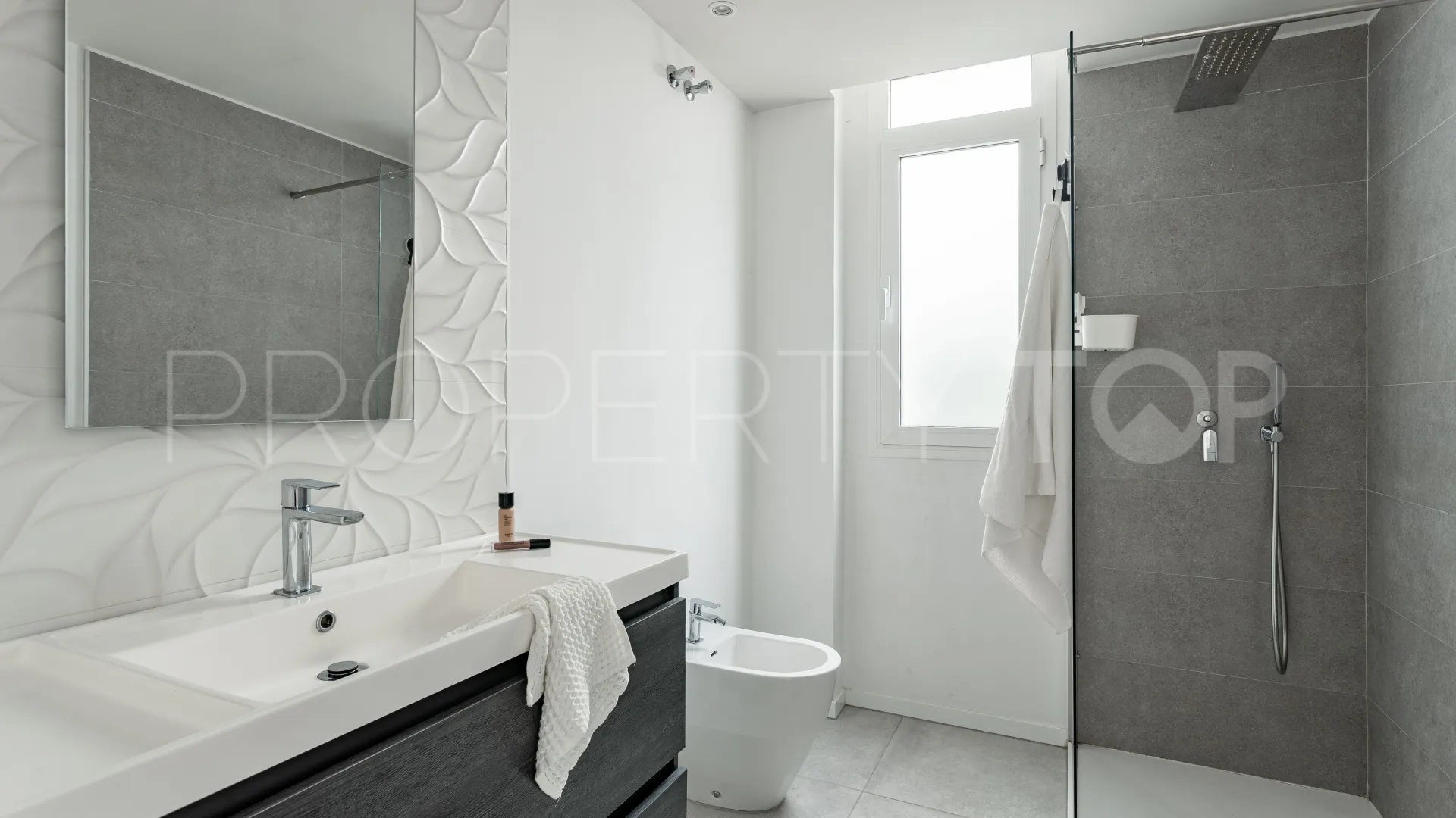 For sale Cala de Mijas ground floor apartment with 3 bedrooms