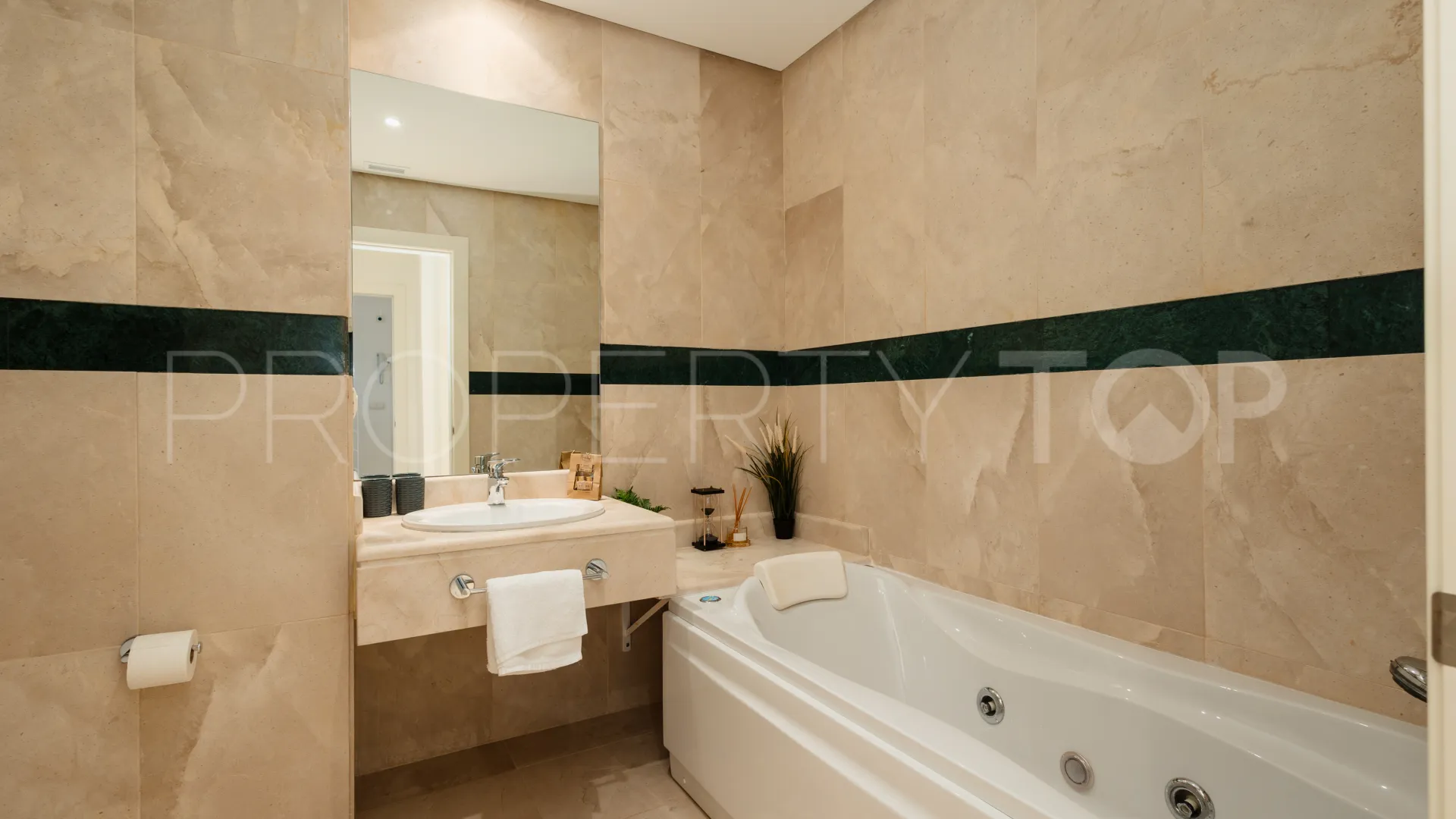 3 bedrooms duplex penthouse for sale in Vista Real