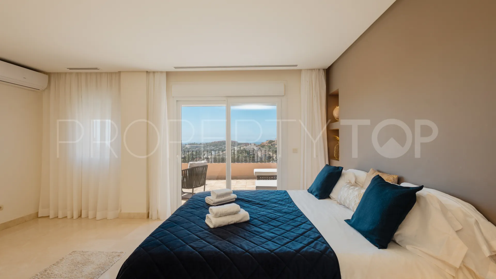 3 bedrooms duplex penthouse for sale in Vista Real