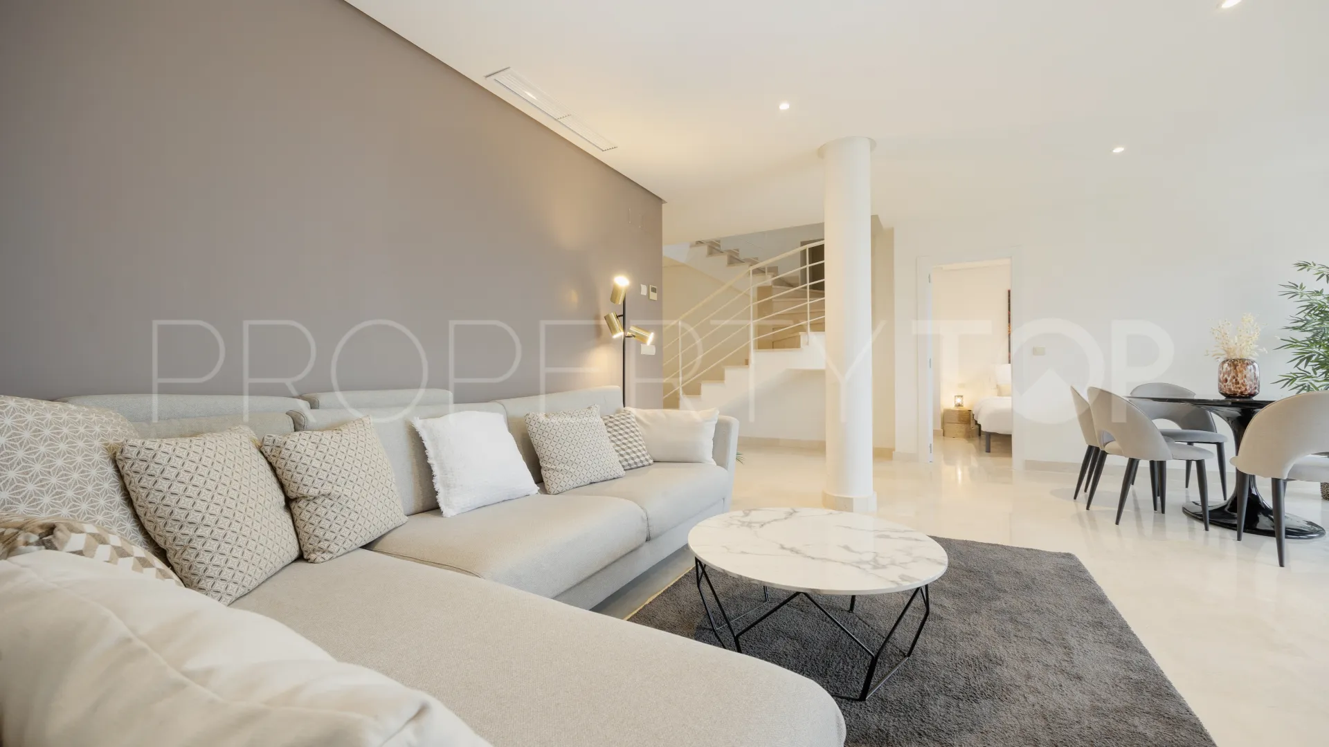 3 bedrooms duplex penthouse for sale in Vista Real