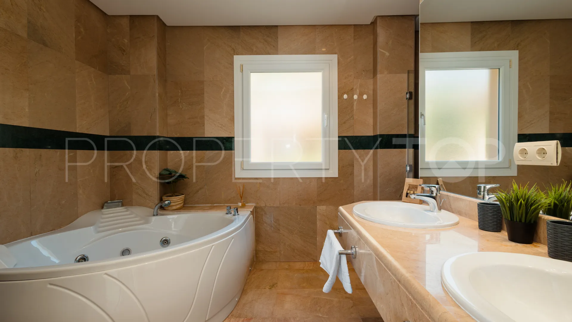 3 bedrooms duplex penthouse for sale in Vista Real