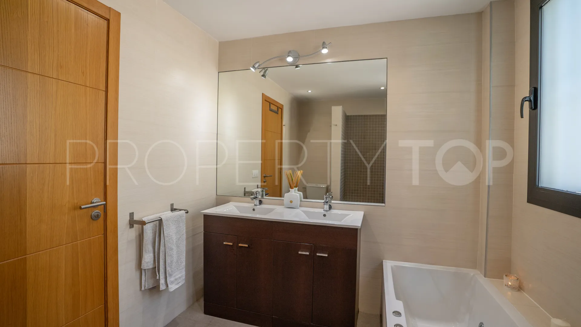 3 bedrooms apartment for sale in Estepona