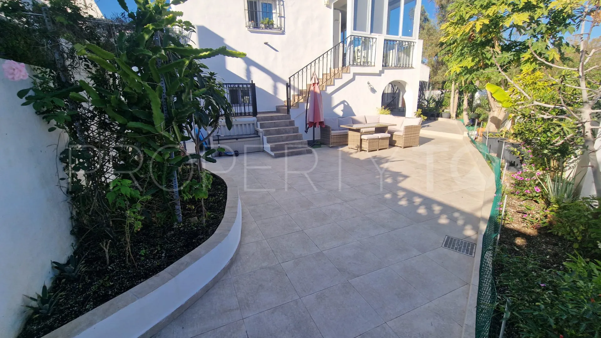 Villa for sale in Estepona