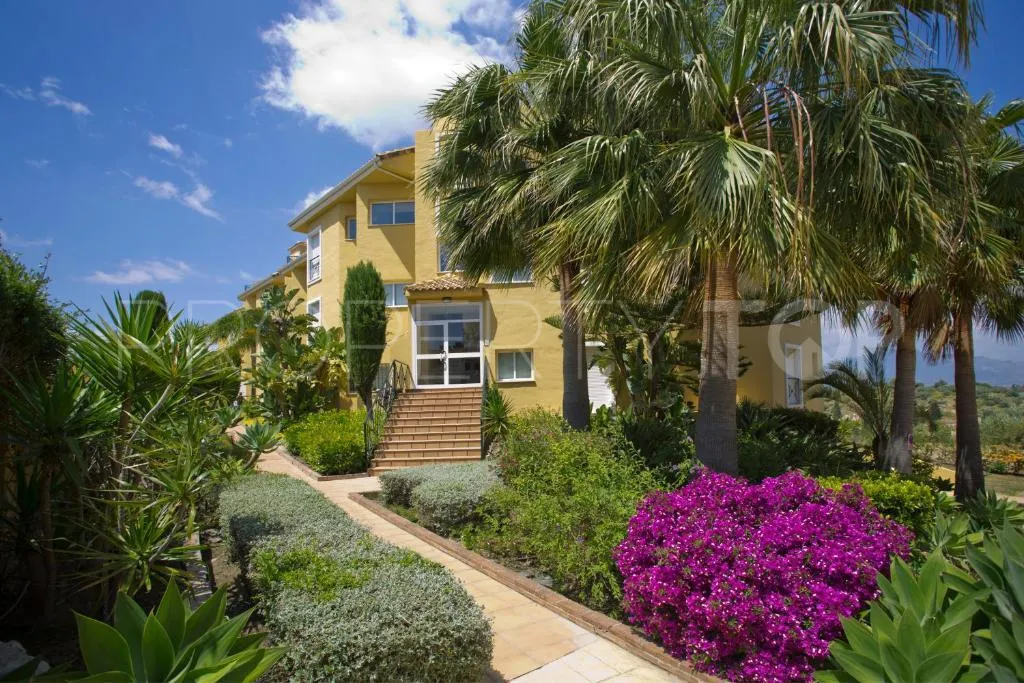 For sale apartment in Estepona