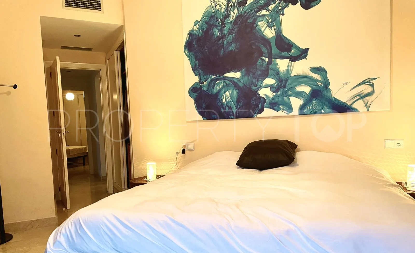 For sale apartment in Estepona