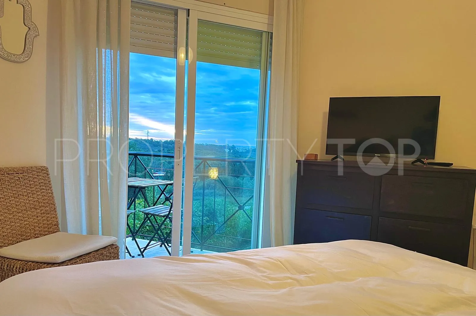 For sale apartment in Estepona