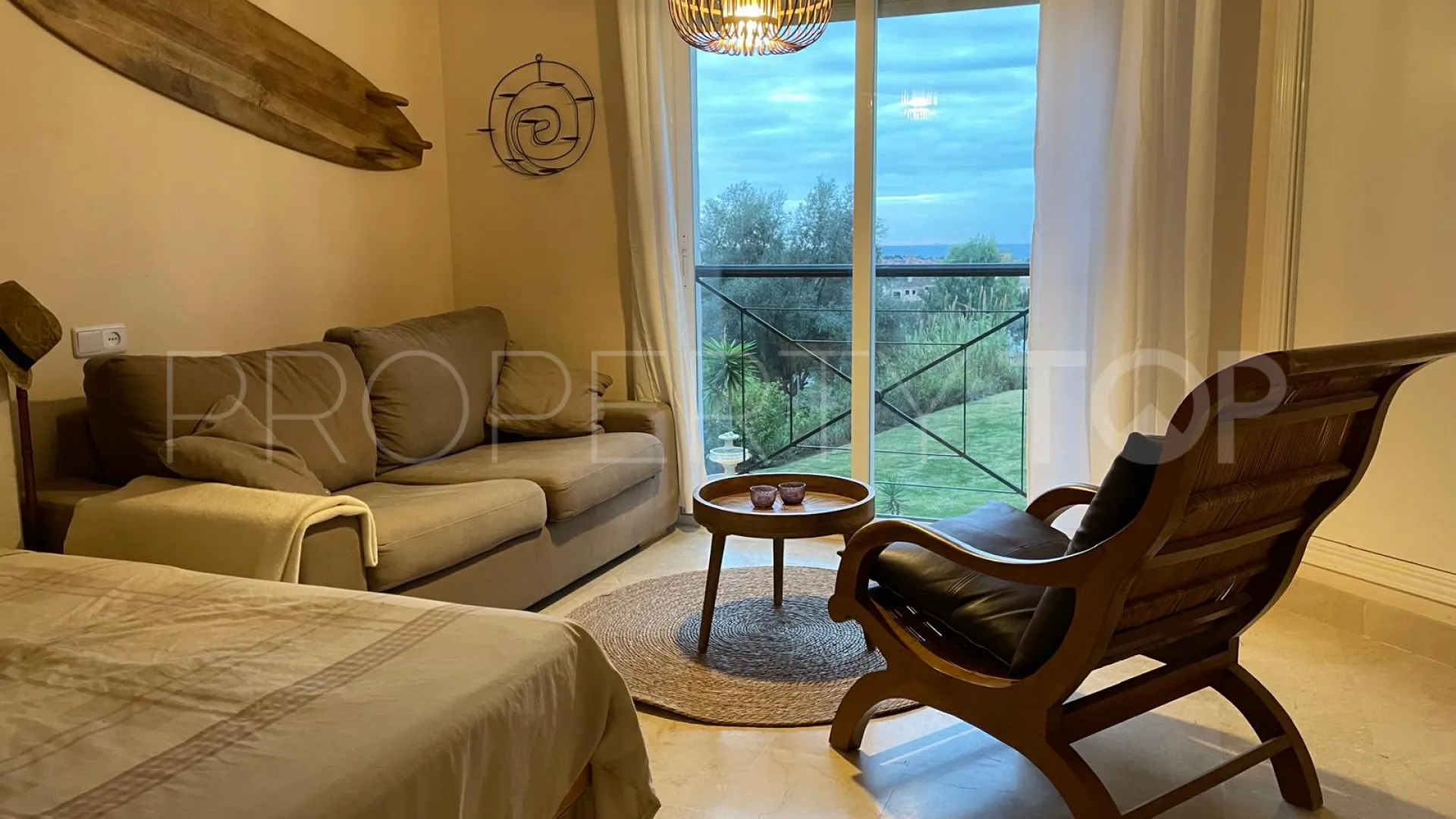 For sale apartment in Estepona