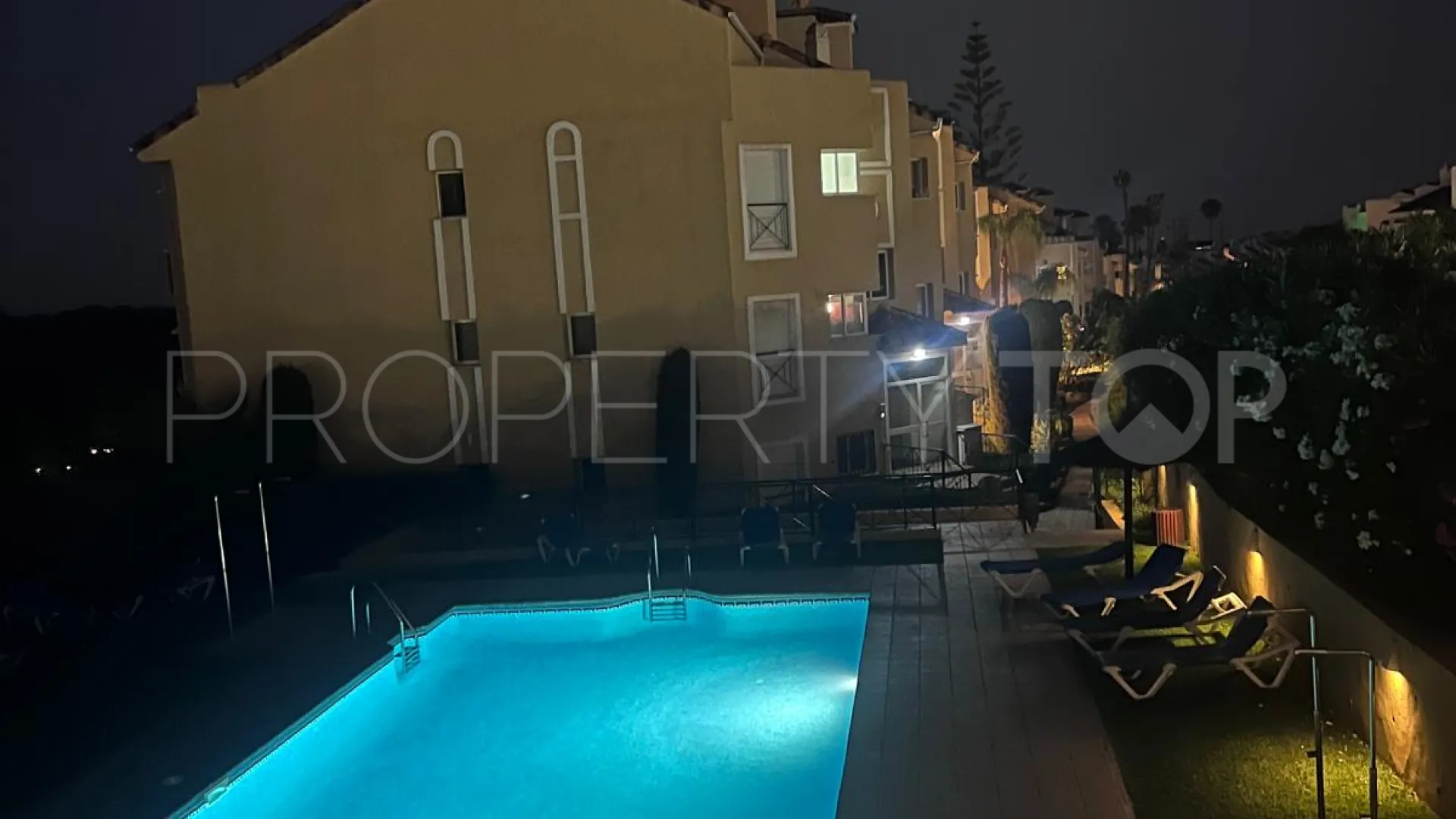For sale apartment in Estepona