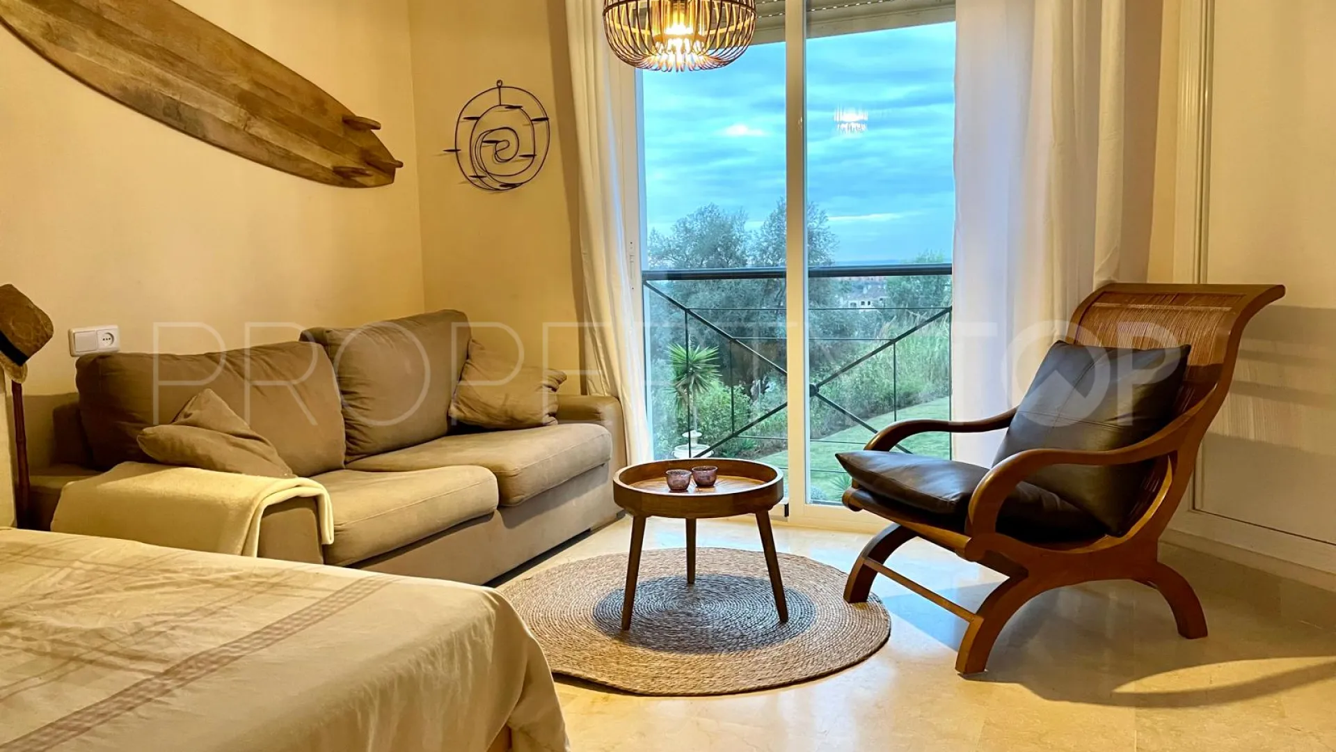 For sale apartment in Estepona
