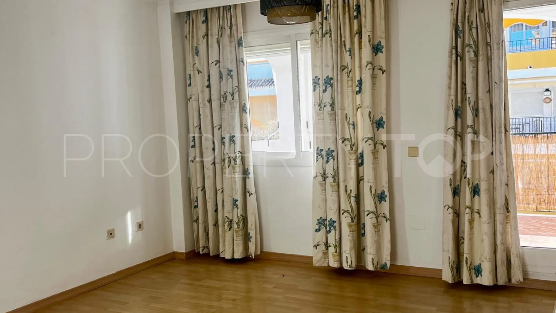 Apartment for sale in Marbella with 3 bedrooms