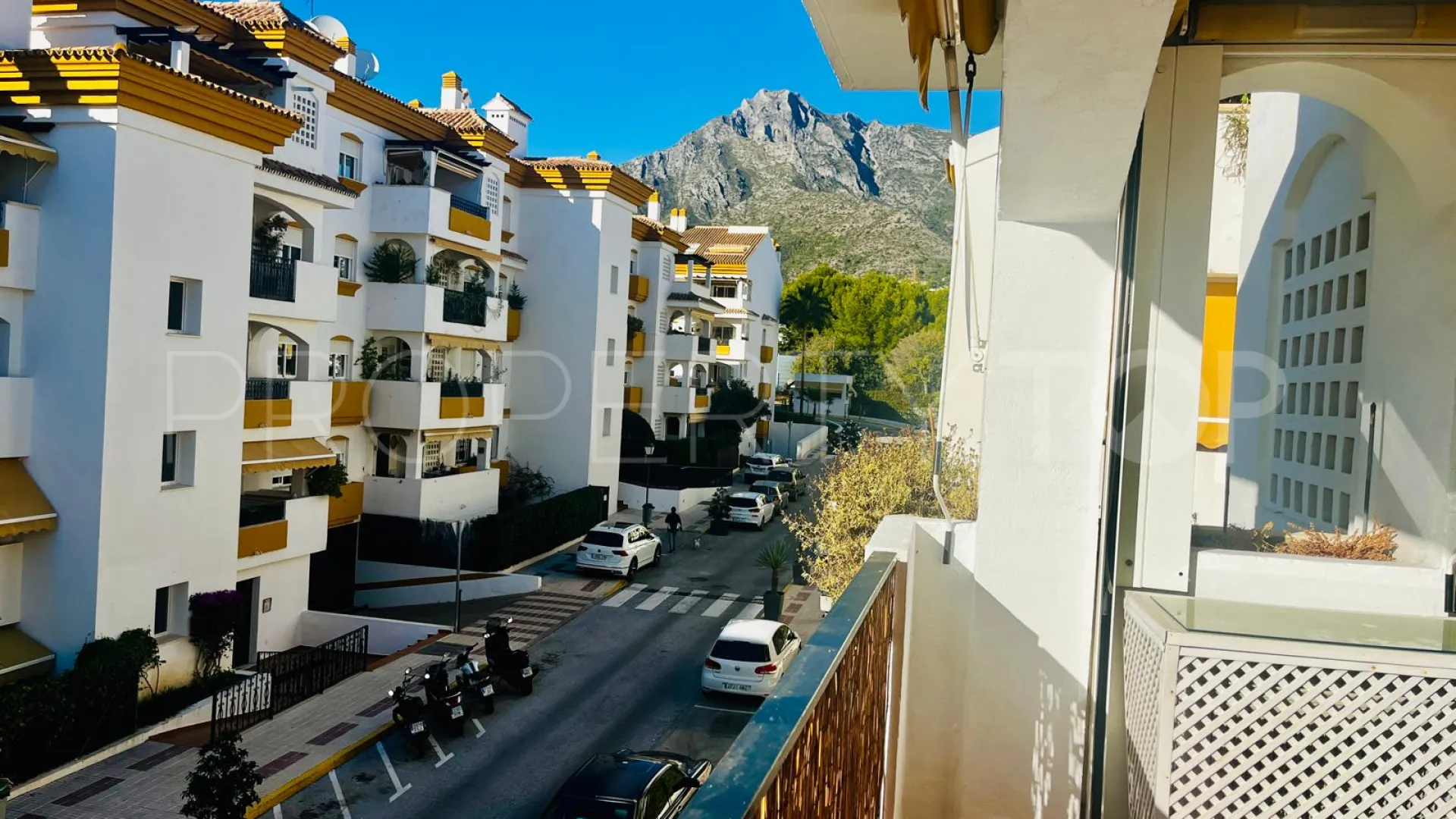 Apartment for sale in Marbella with 3 bedrooms