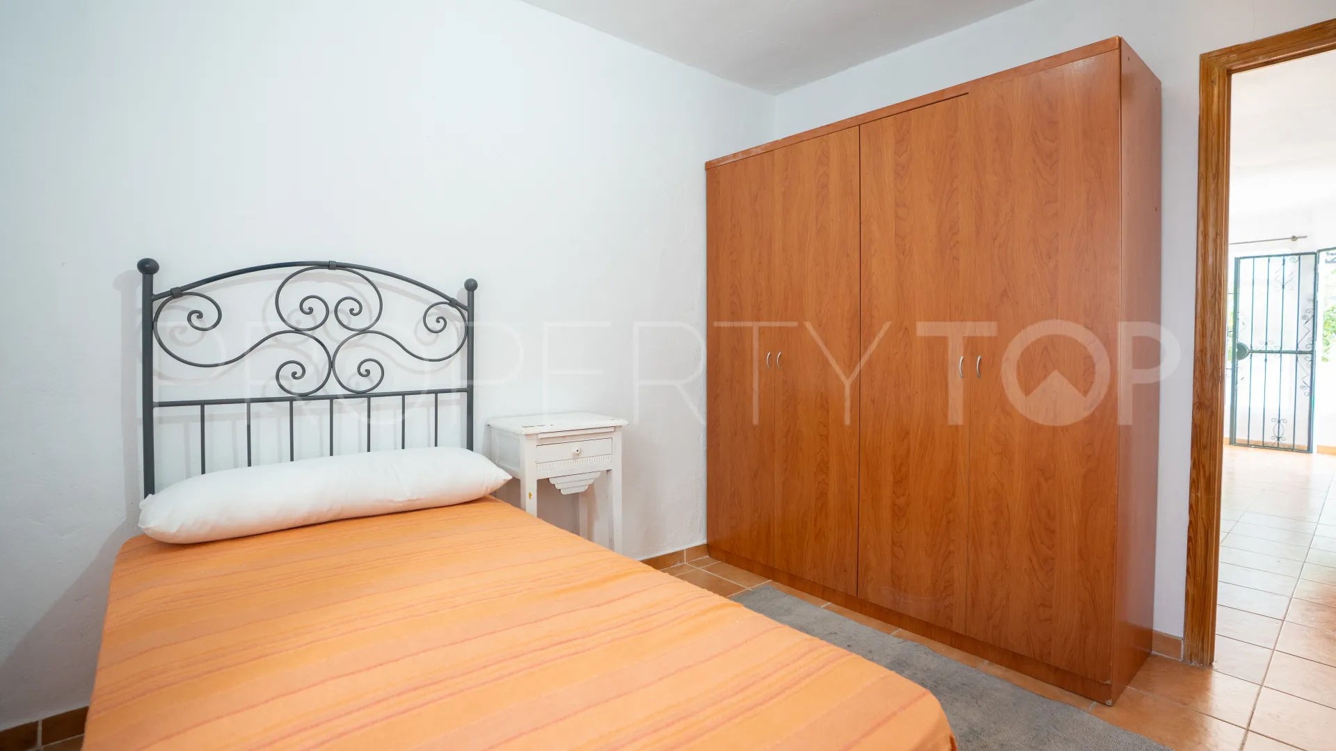 Finca with 2 bedrooms for sale in Marbella