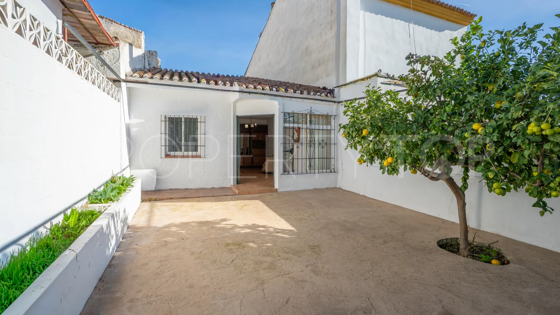 Finca with 2 bedrooms for sale in Marbella