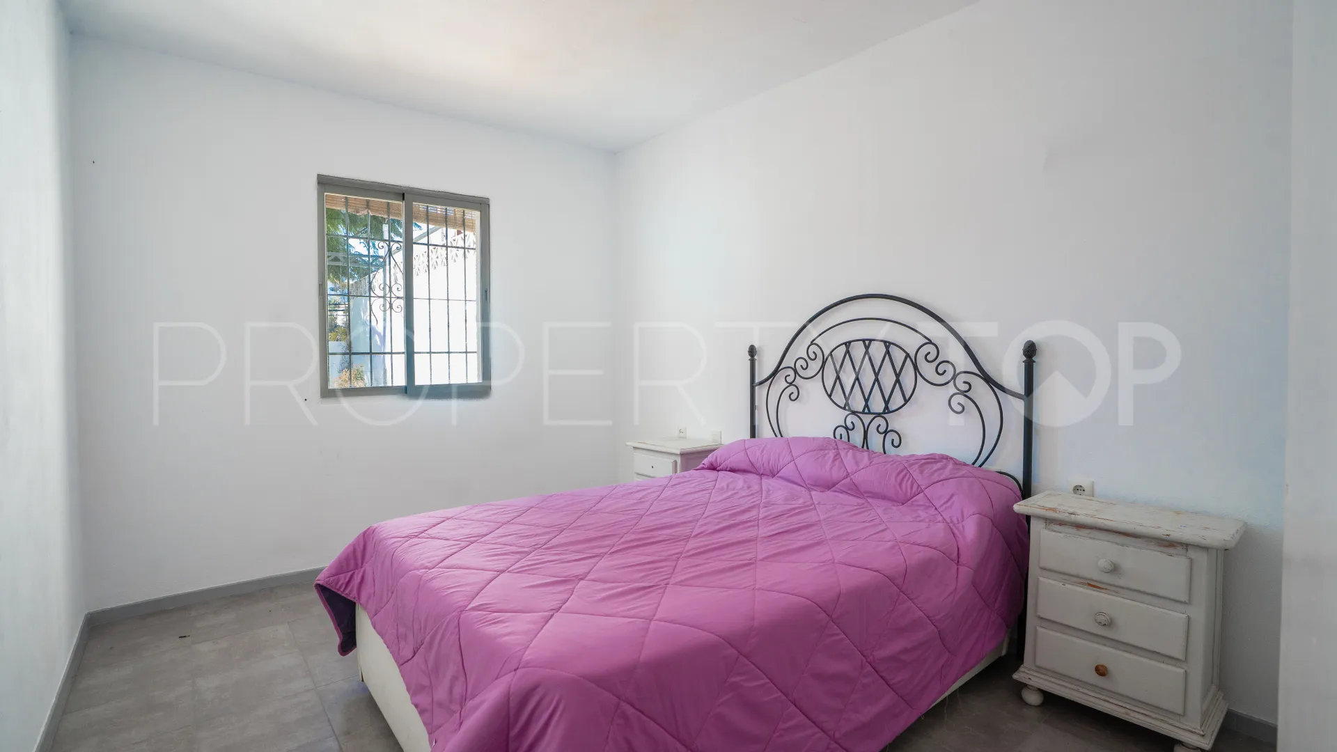 Finca with 2 bedrooms for sale in Marbella