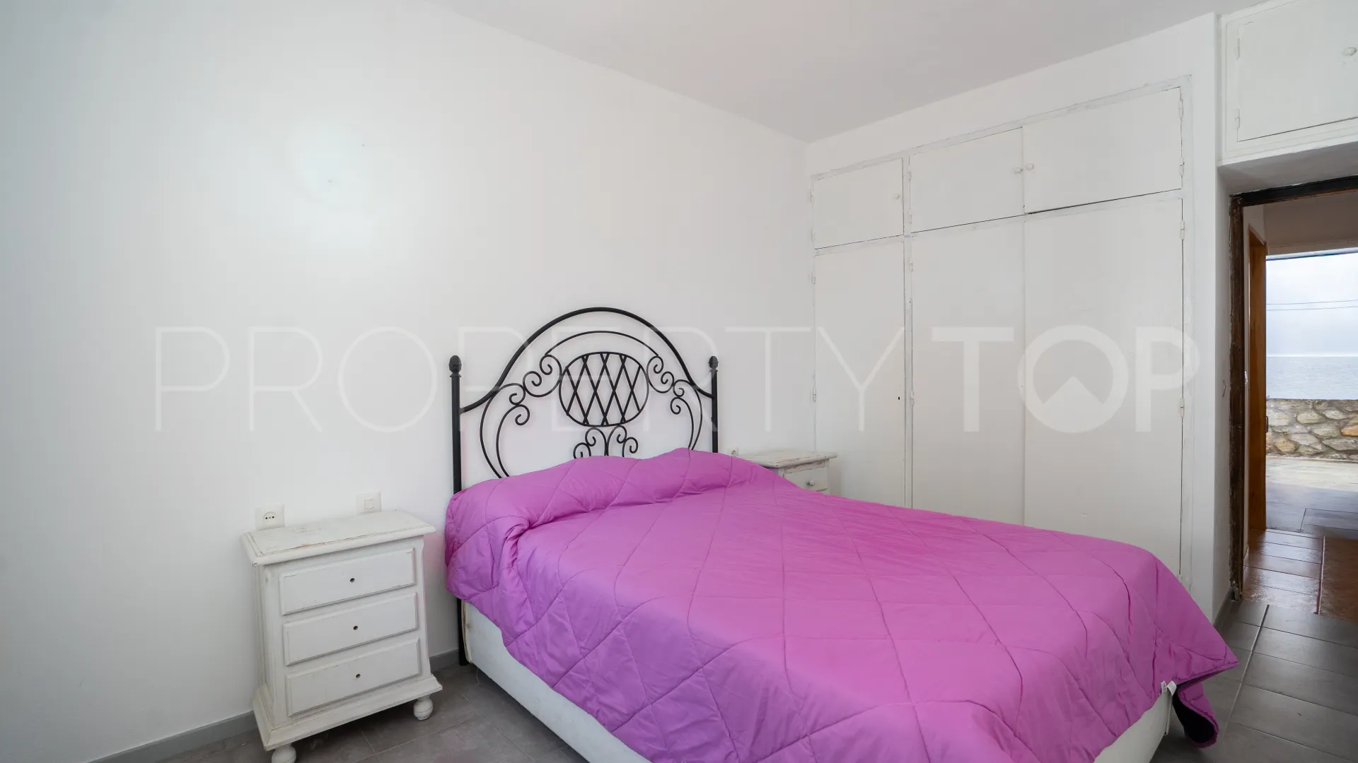 Finca with 2 bedrooms for sale in Marbella