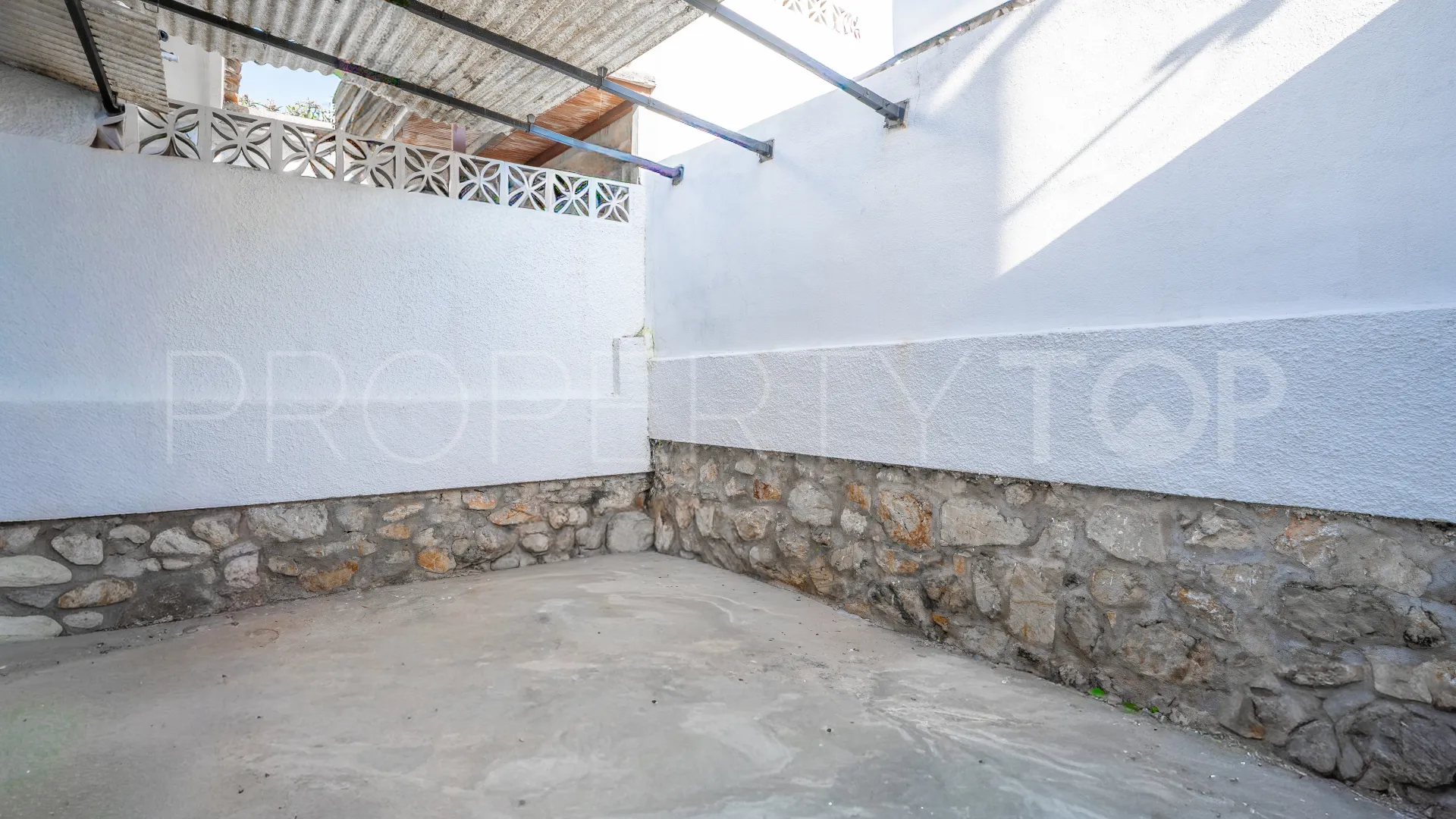 Finca with 2 bedrooms for sale in Marbella