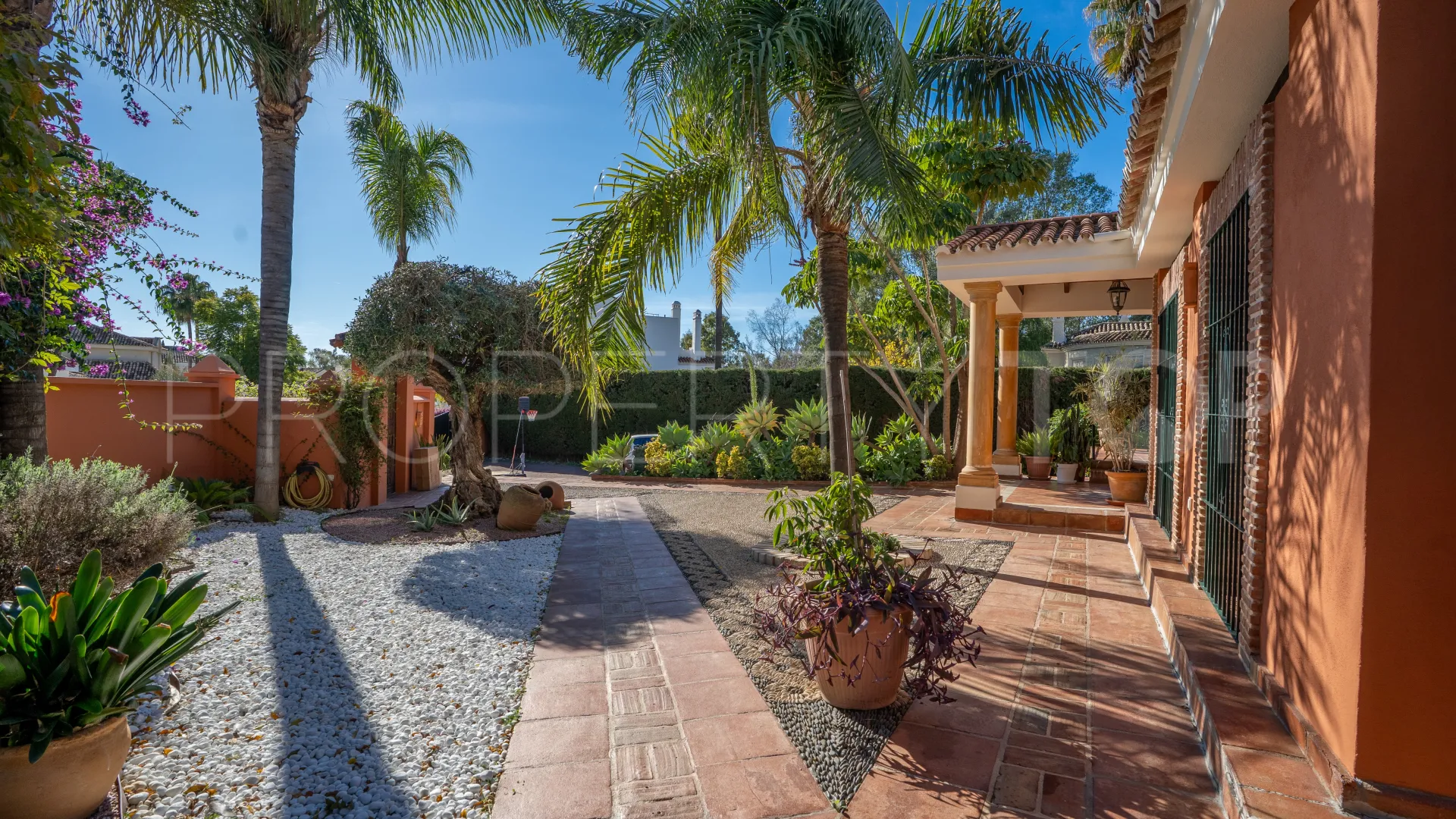 For sale Nueva Andalucia villa