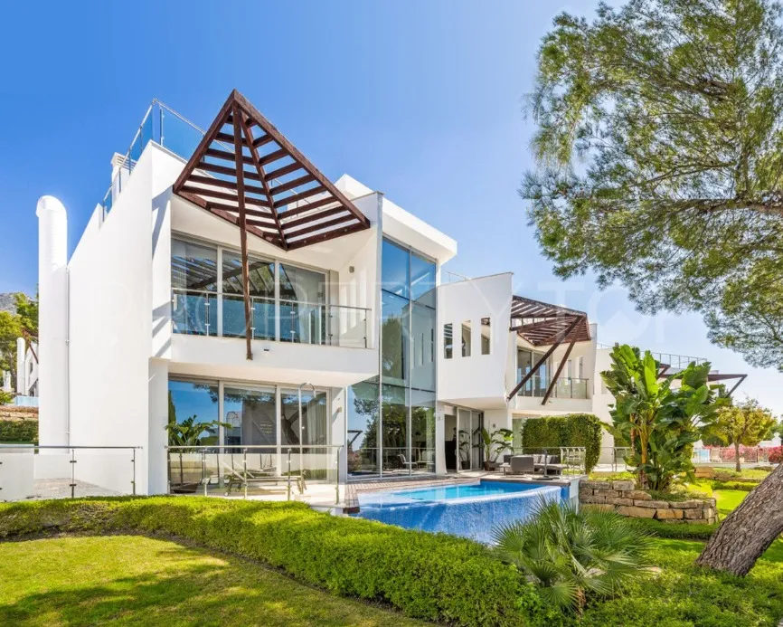 Villa de 5 dormitorios a la venta en Marbella