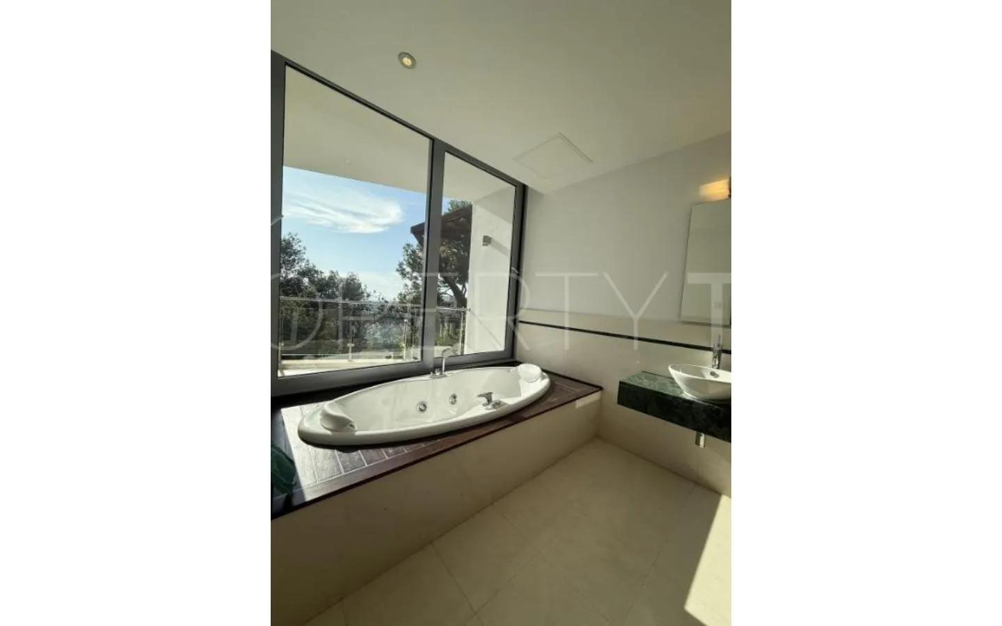 Villa de 5 dormitorios a la venta en Marbella