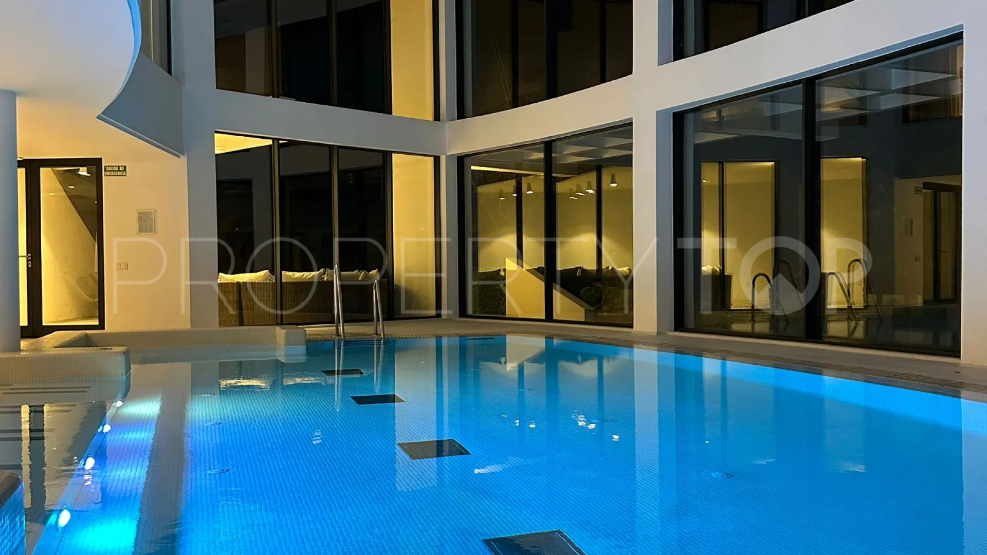 Apartment for sale in Marbella with 2 bedrooms