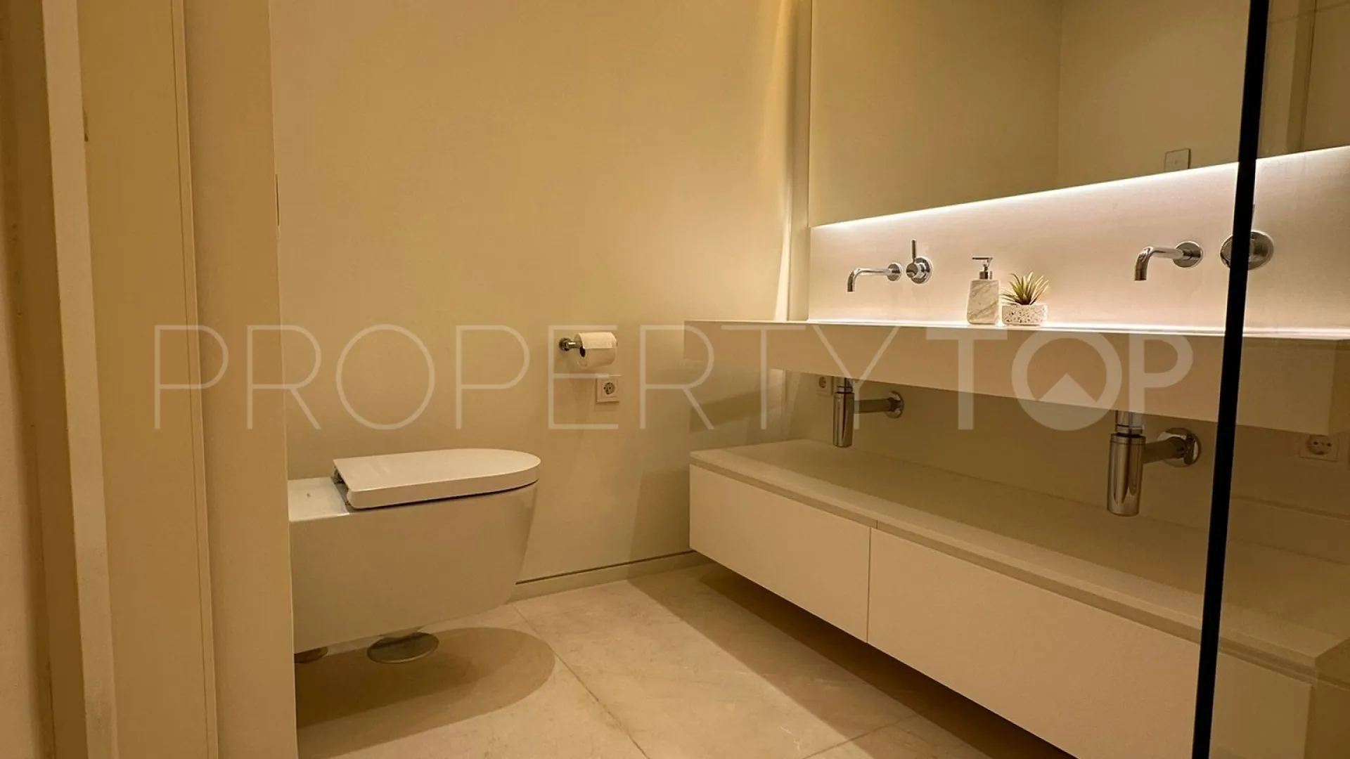 Apartment for sale in Marbella with 2 bedrooms