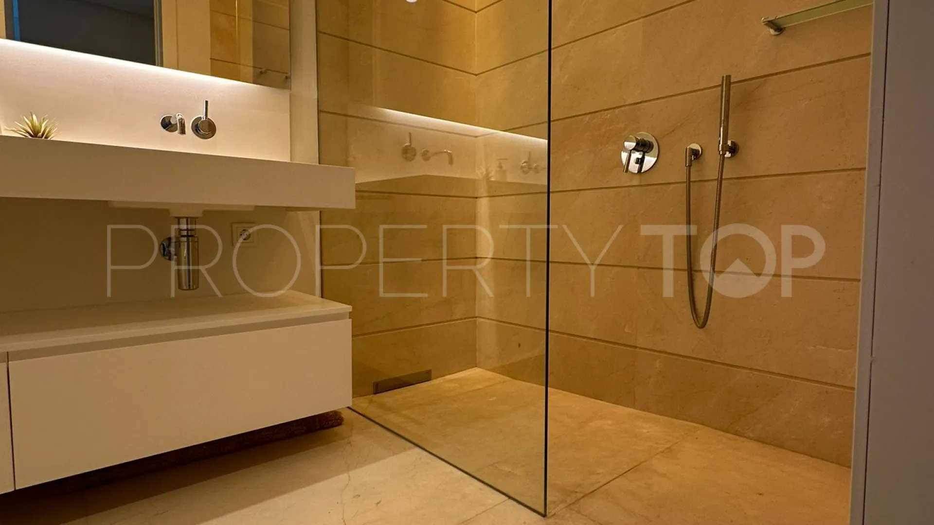 Apartment for sale in Marbella with 2 bedrooms