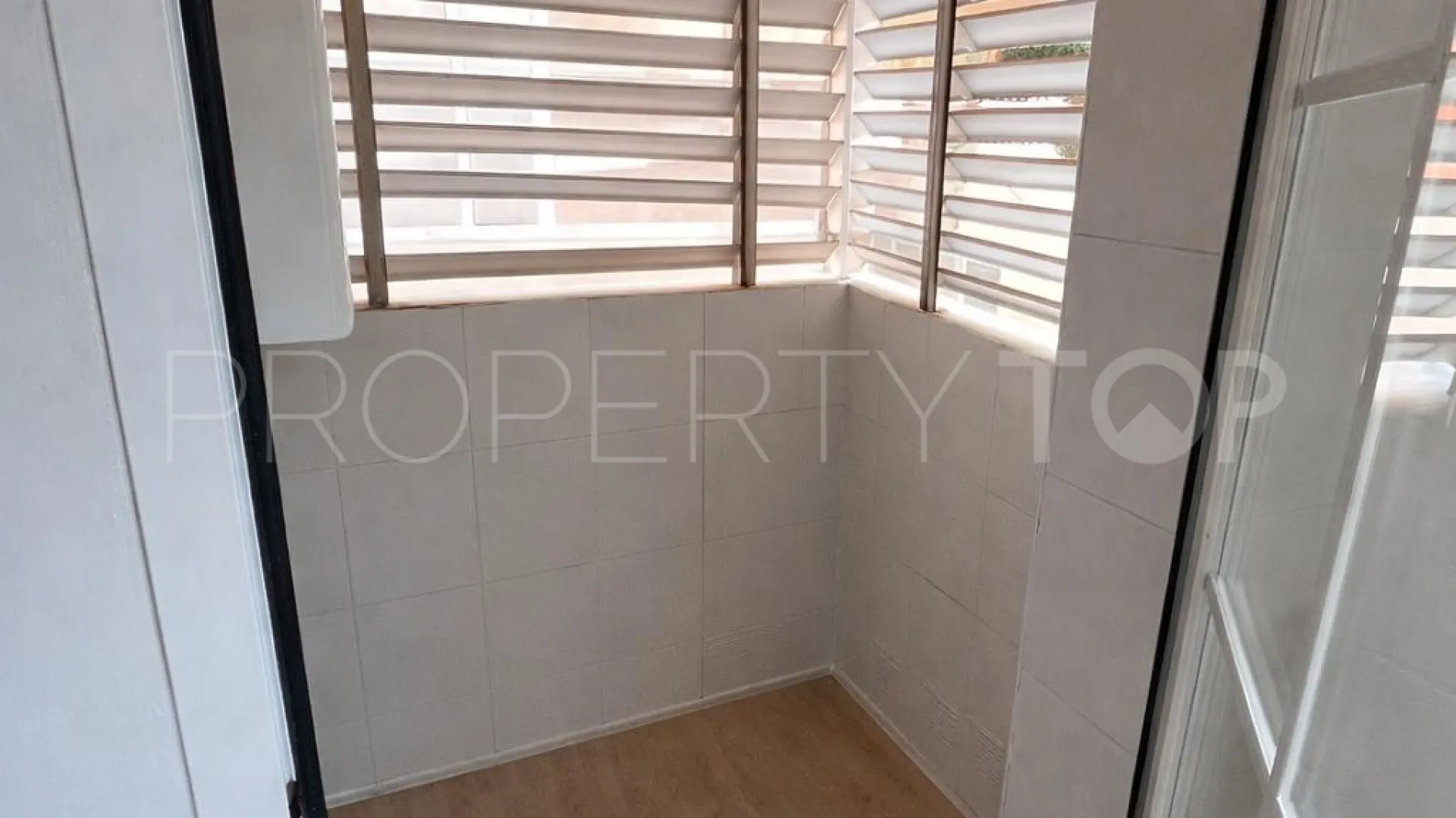 For sale Estepona apartment with 3 bedrooms