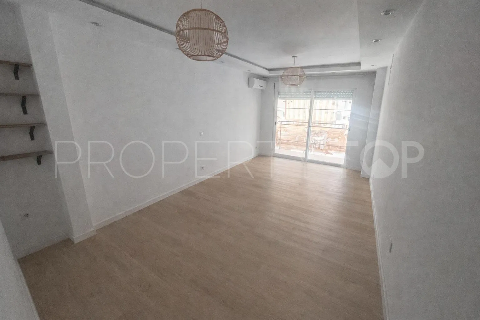 For sale Estepona apartment with 3 bedrooms