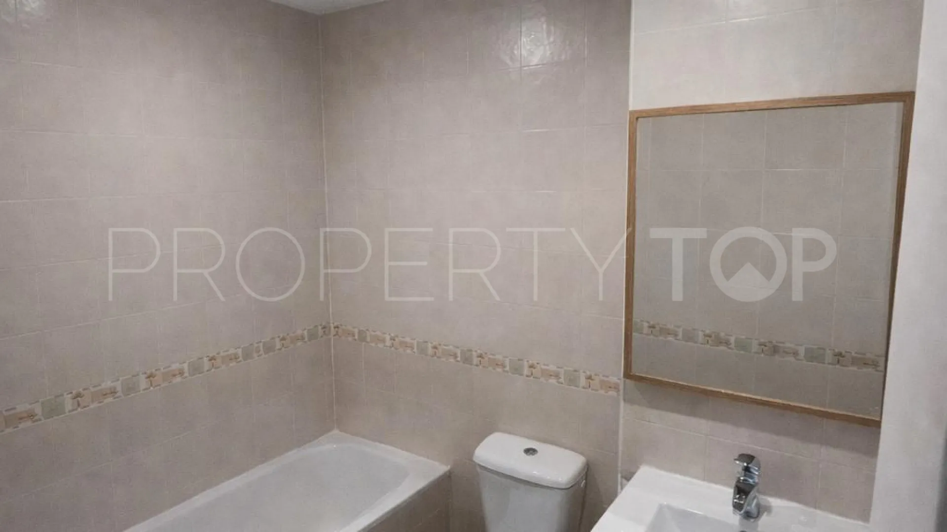 For sale Estepona apartment with 3 bedrooms