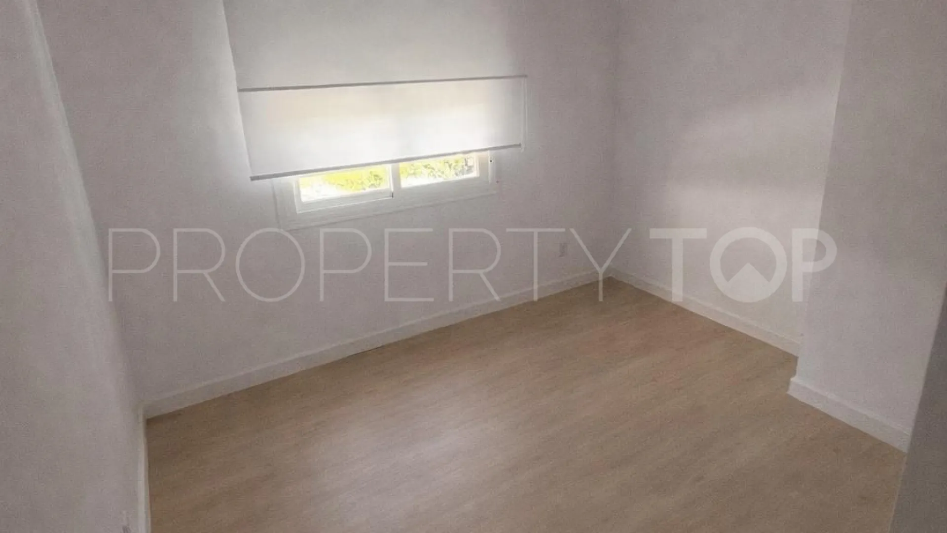 For sale Estepona apartment with 3 bedrooms