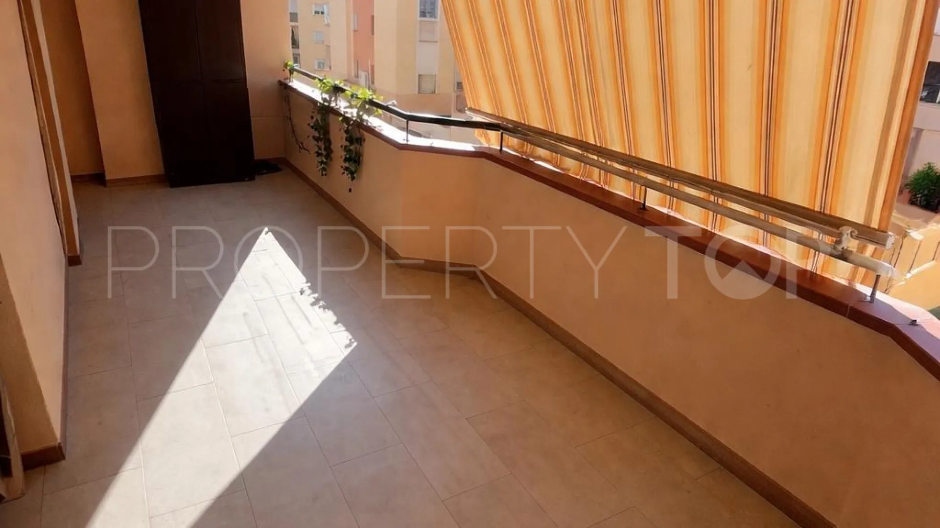 For sale Estepona apartment with 3 bedrooms