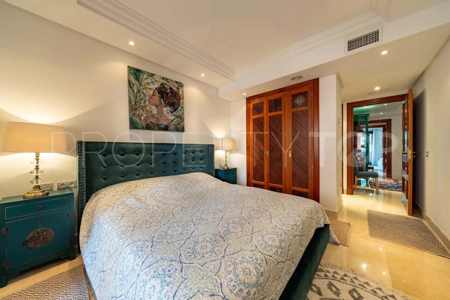 Apartment for sale in Estepona with 3 bedrooms