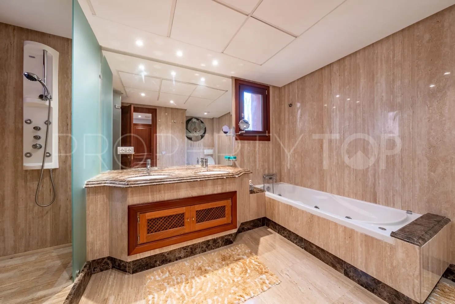 Apartment for sale in Estepona with 3 bedrooms
