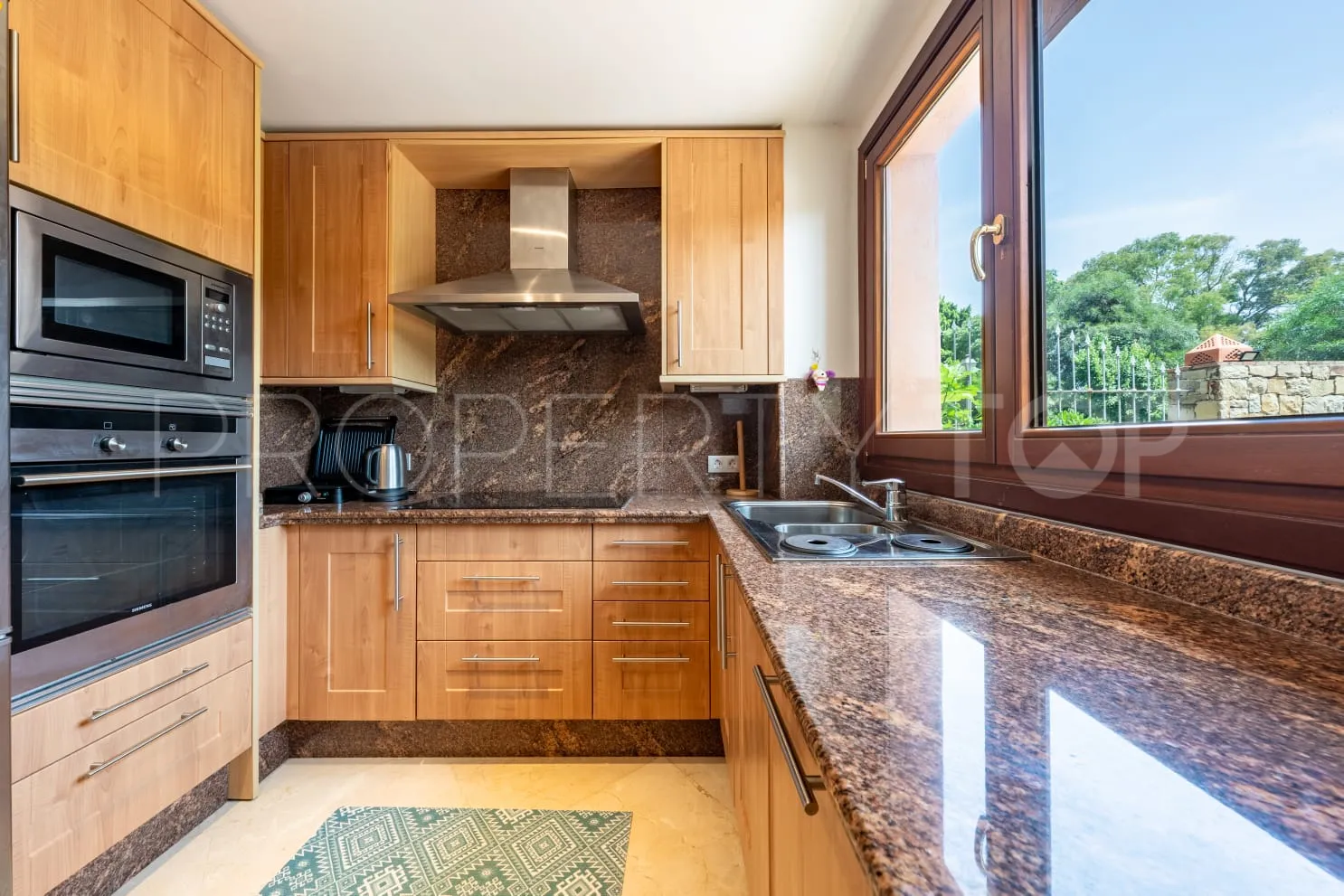 Apartment for sale in Estepona with 3 bedrooms