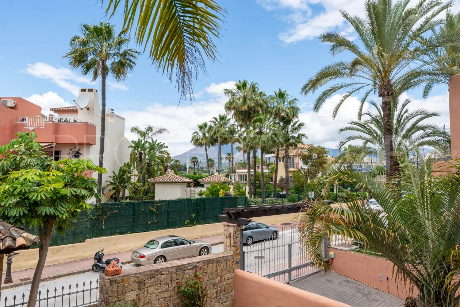 Apartment for sale in Estepona with 3 bedrooms