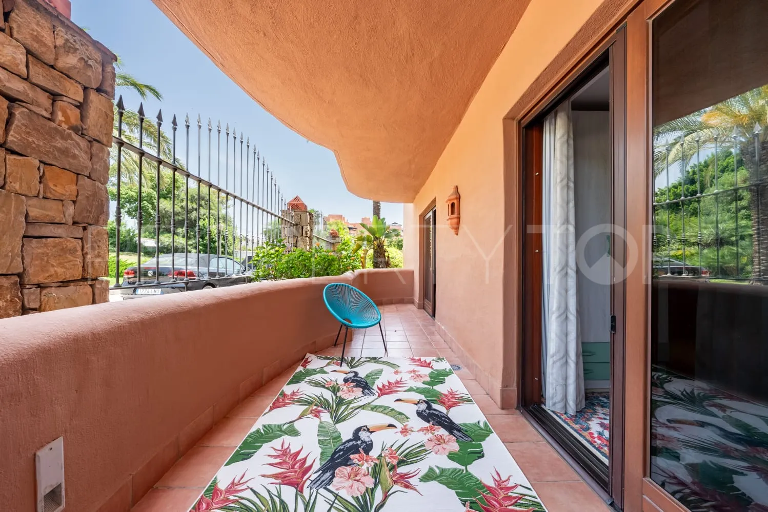 Apartment for sale in Estepona with 3 bedrooms