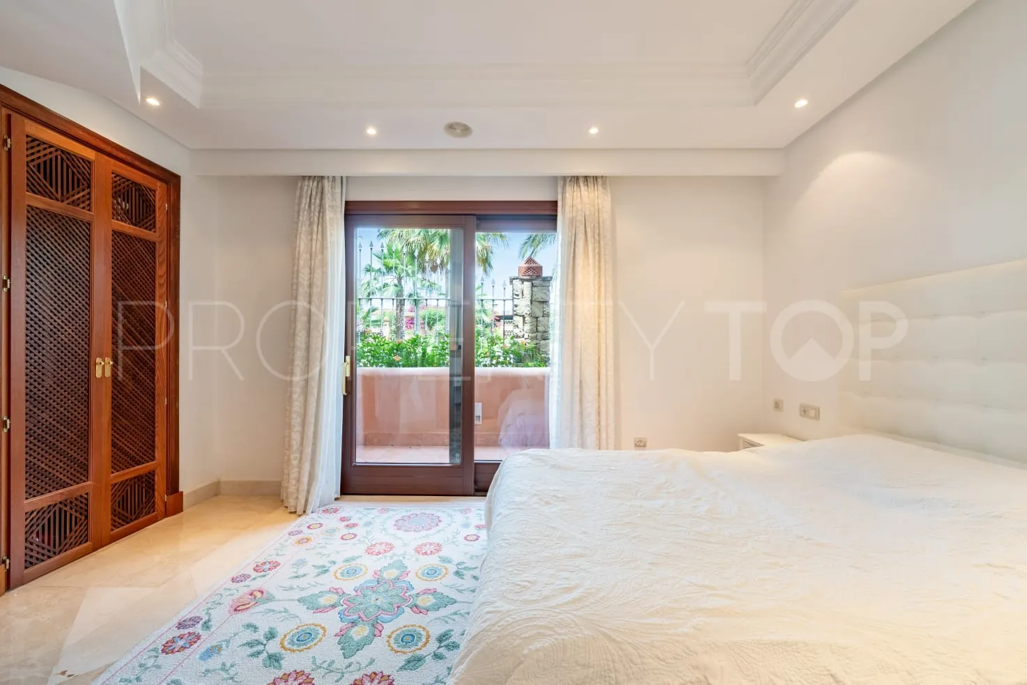 Apartment for sale in Estepona with 3 bedrooms
