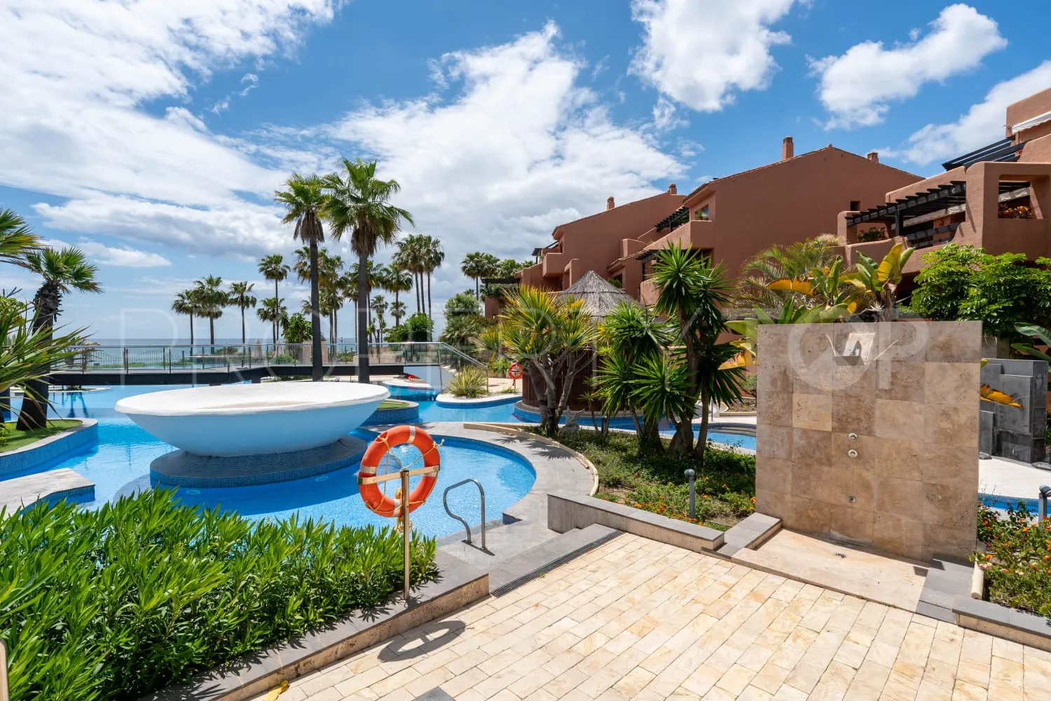 Apartment for sale in Estepona with 3 bedrooms
