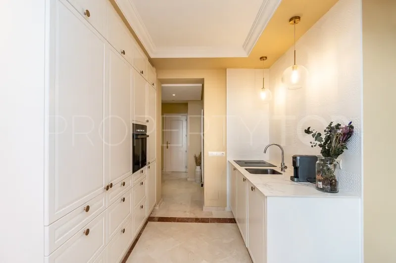 For sale 3 bedrooms apartment in Marbella