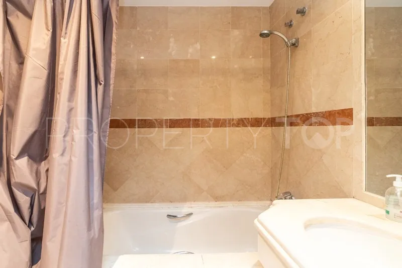 For sale 3 bedrooms apartment in Marbella
