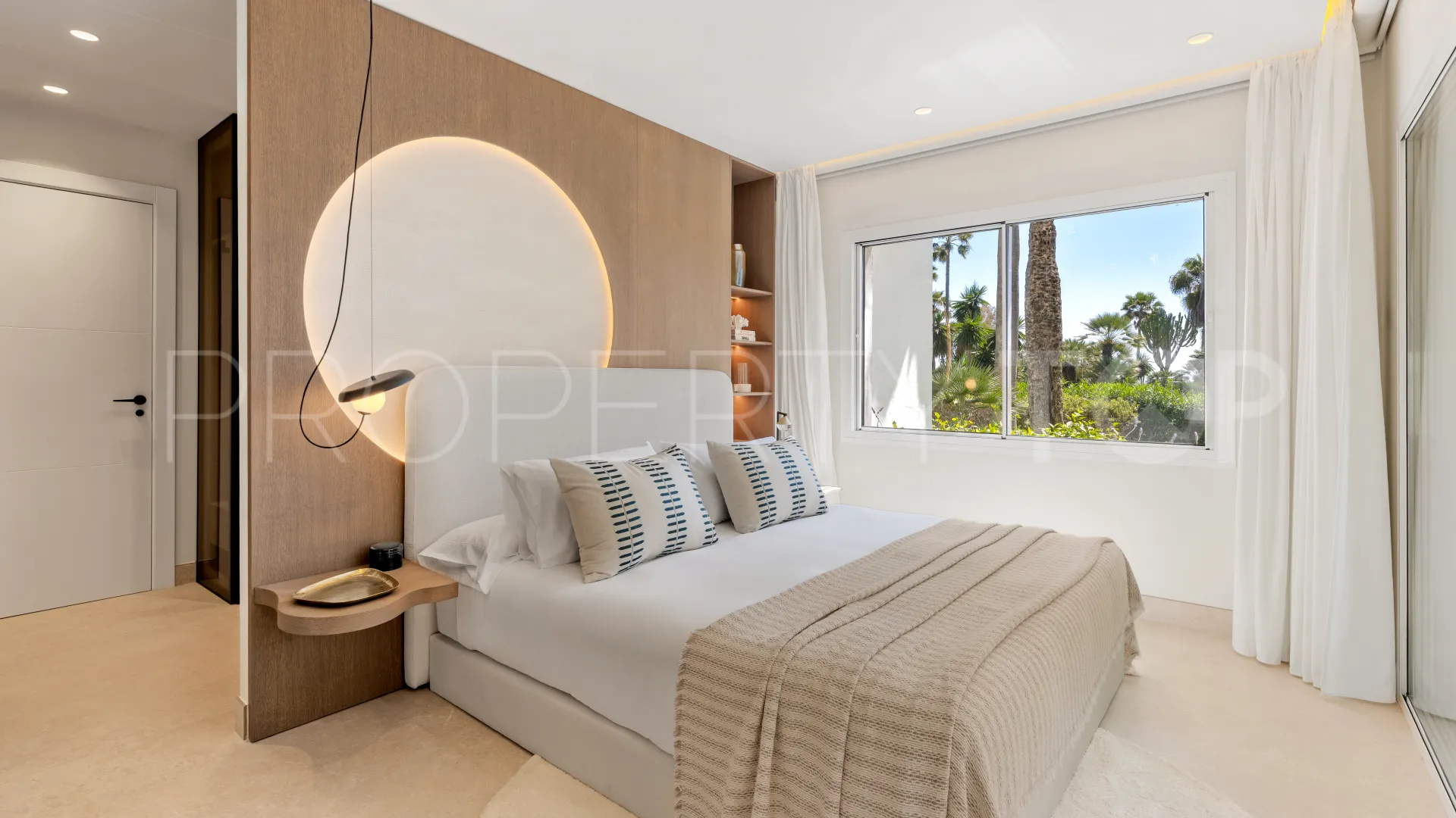 For sale apartment in Estepona
