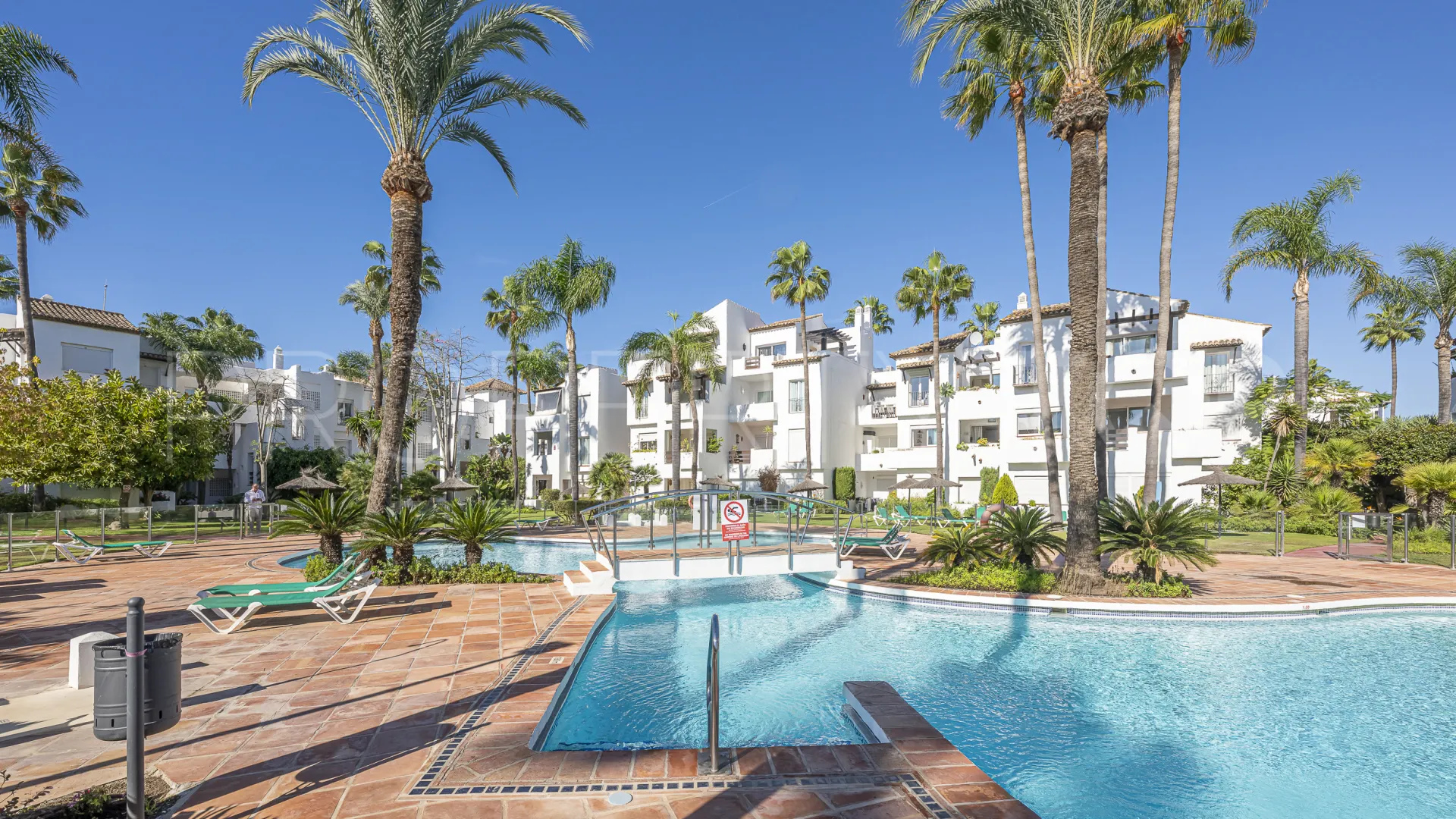 For sale apartment in Estepona