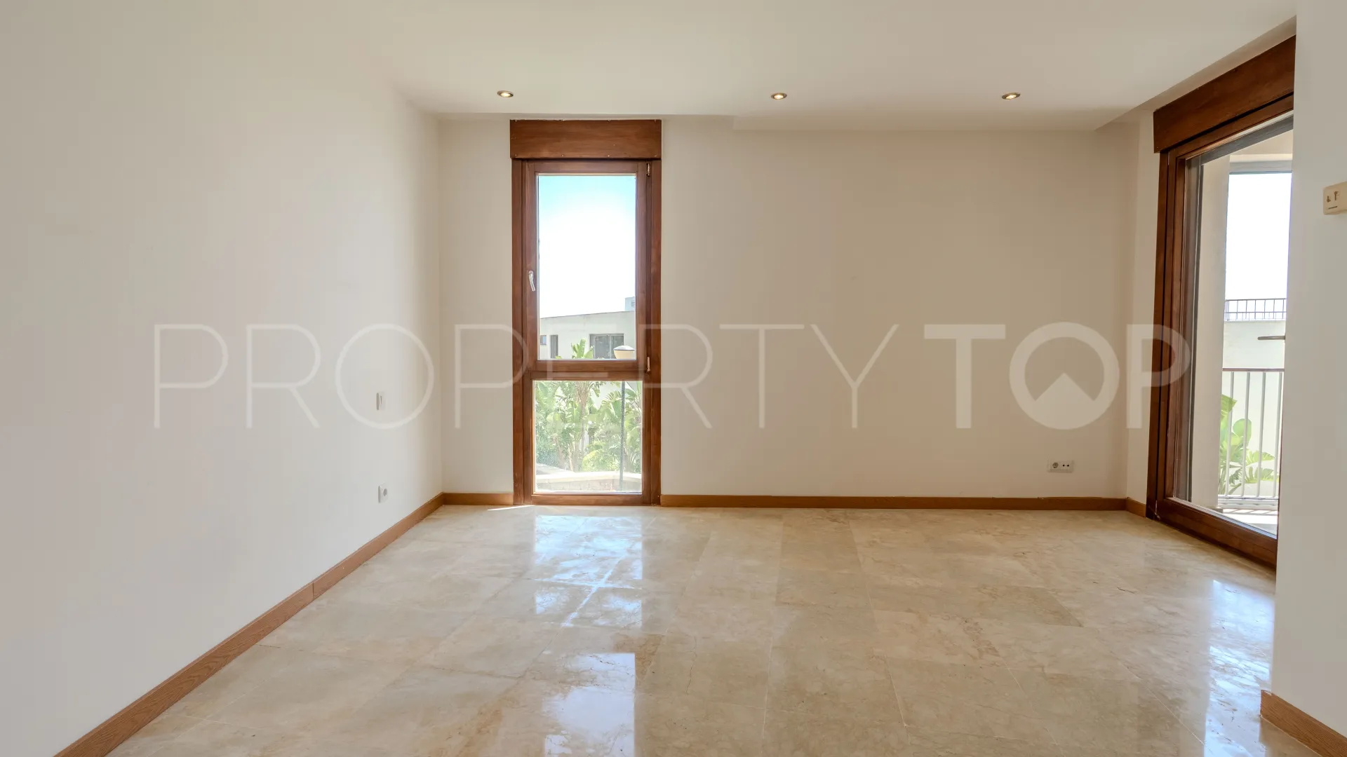 Apartment for sale in Marbella with 3 bedrooms