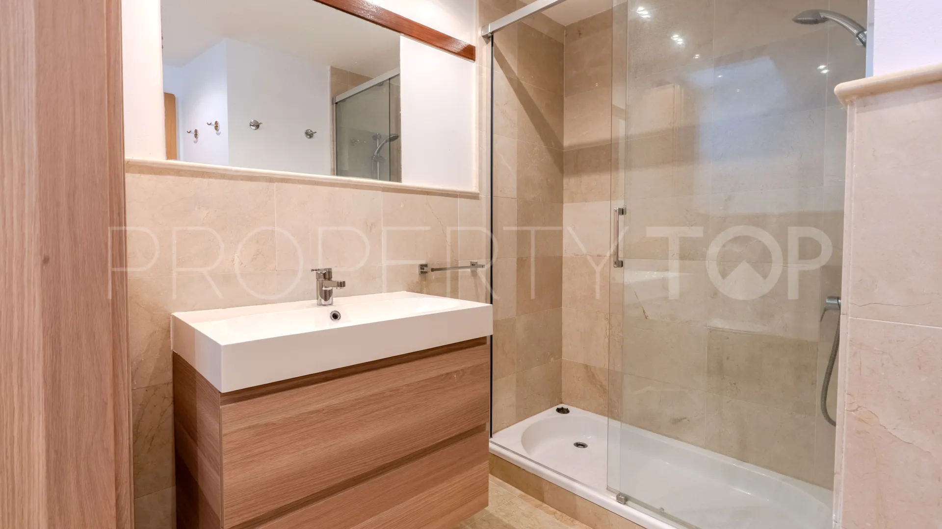 Apartment for sale in Marbella with 3 bedrooms
